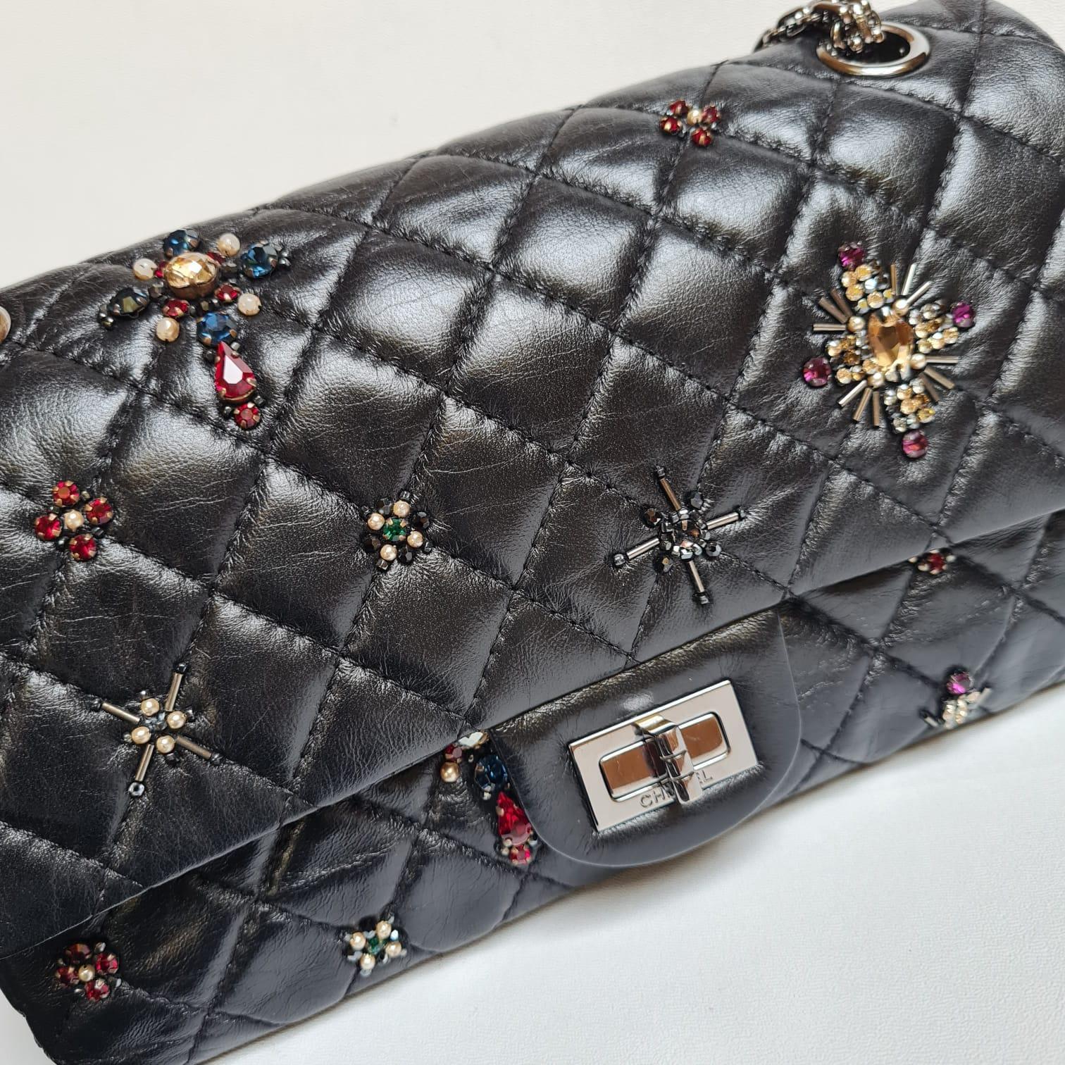 Rare 2000s Chanel Black Quilted Paris-Londres 255 Embellished Reissue Bag For Sale 10