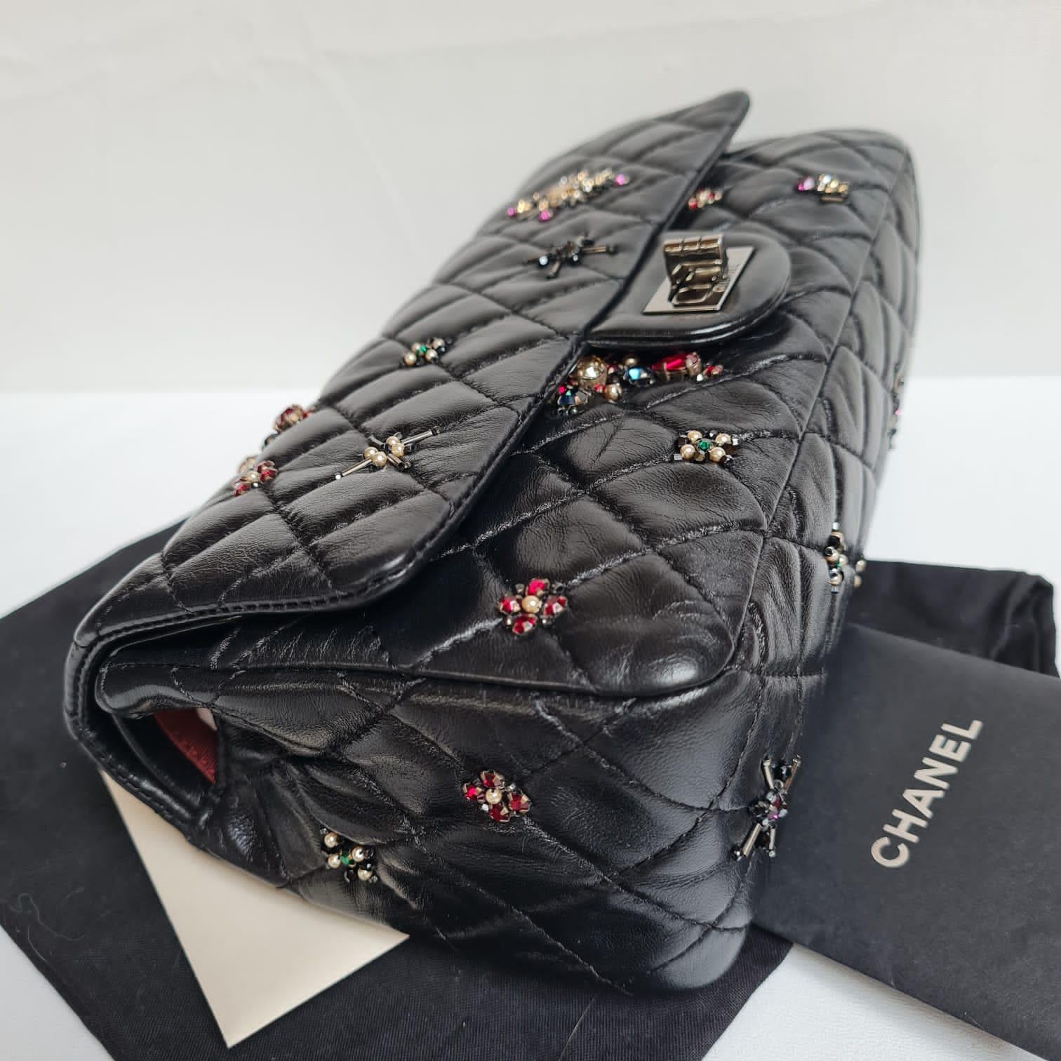 Rare 2000s Chanel Black Quilted Paris-Londres 255 Embellished Reissue Bag For Sale 12