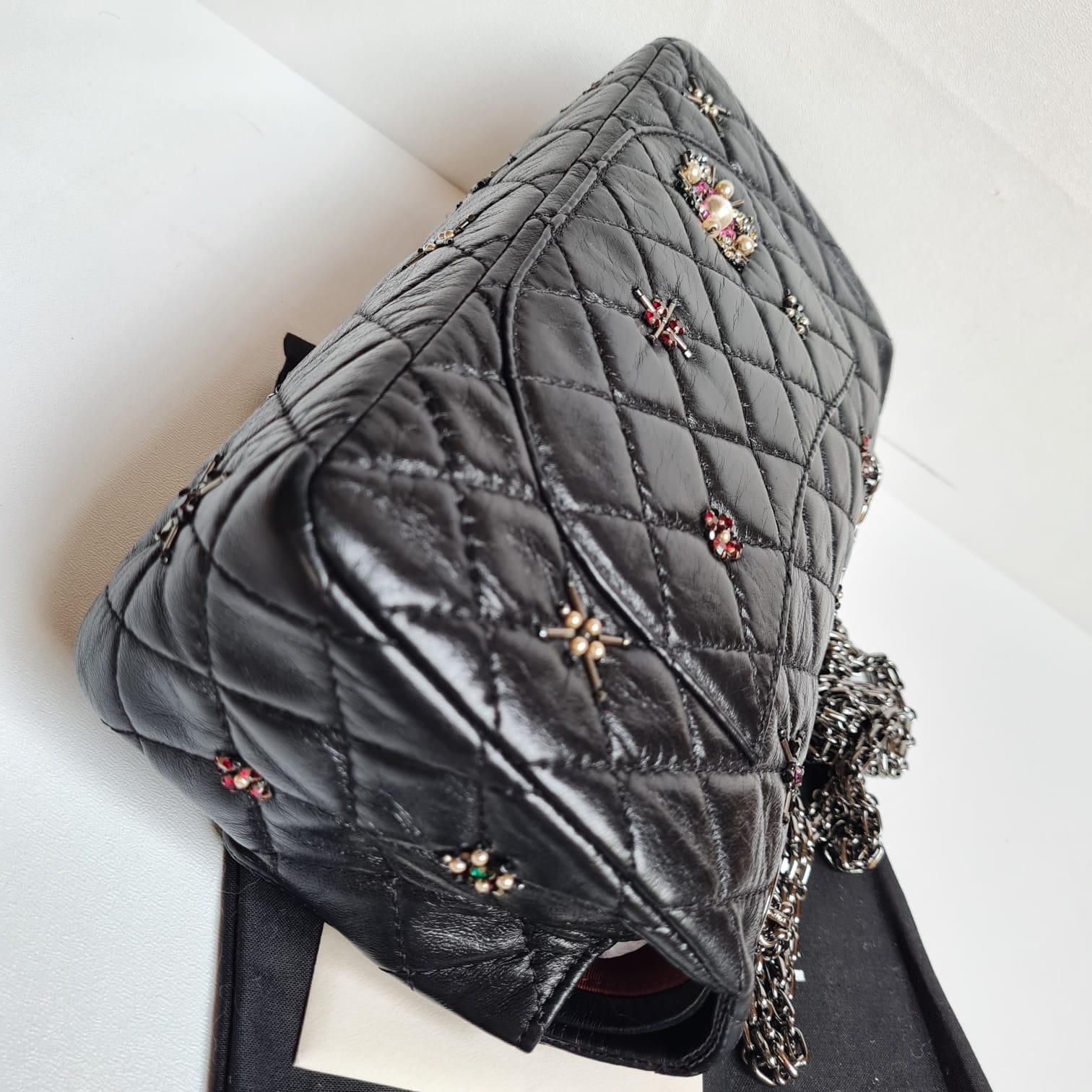 Rare 2000s Chanel Black Quilted Paris-Londres 255 Embellished Reissue Bag For Sale 13