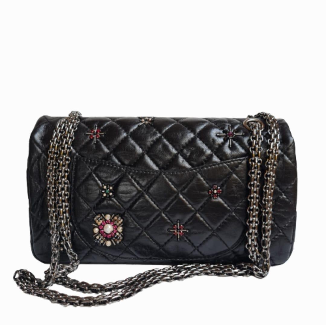 Rare 2000s Chanel Black Quilted Paris-Londres 255 Embellished Reissue Bag For Sale 15
