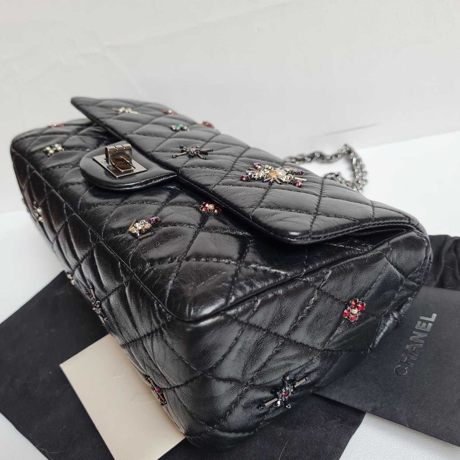 Rare 2000s Chanel Black Quilted Paris-Londres 255 Embellished Reissue Bag For Sale 5