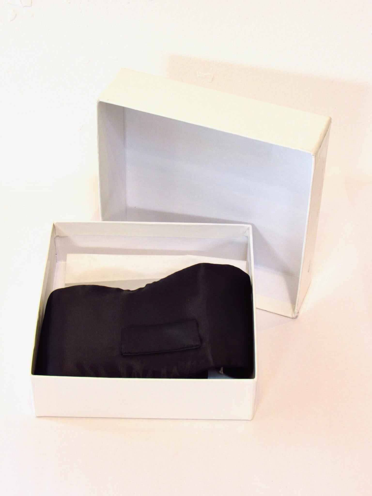 Seltener schwarzer Satin-Kummerbund von Maison Martin Margiela, 2000er Jahre im Angebot 6