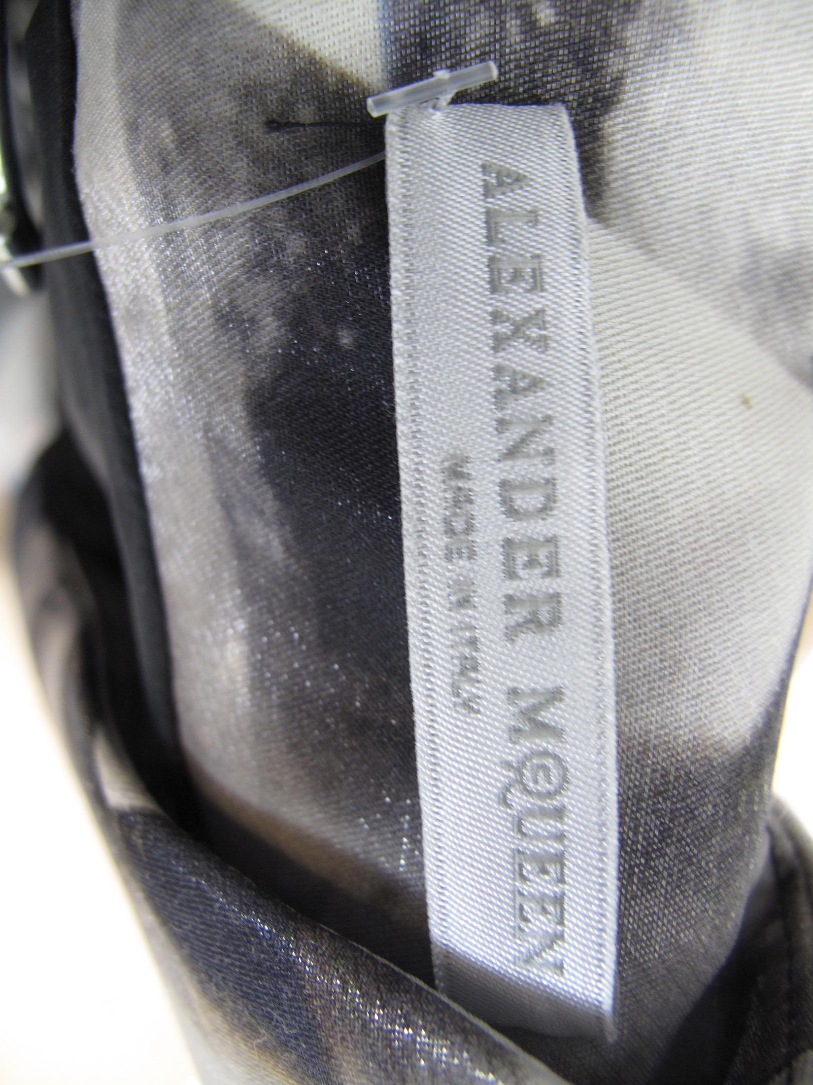 Seltenes 2009 Alexander McQueen Skelettkleid aus Kristall  im Angebot 1