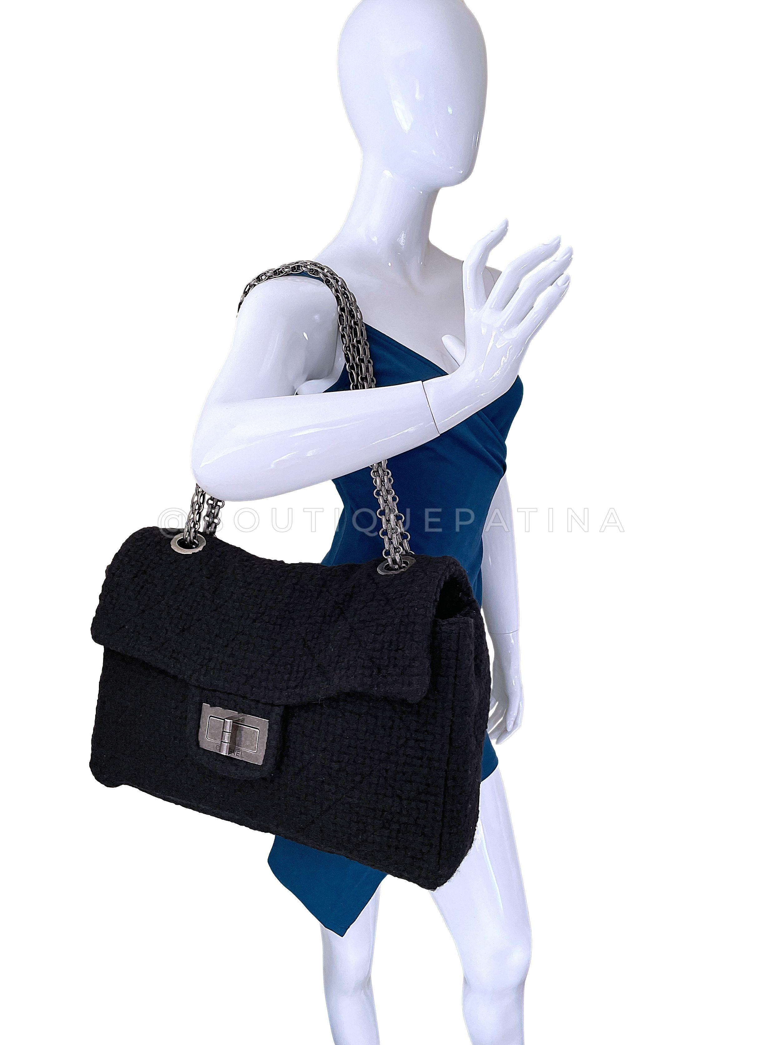 Rare 2009 Chanel Black Tweed XXL Supermodel Reissue Flap Bag Weekender RHW 67972 For Sale 9