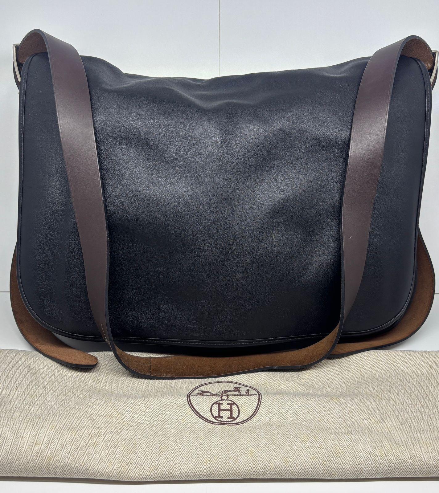 Rara bolsa de mensajero Hermes 2011 de cuero negro de Sikkim Barda 43. en venta 6
