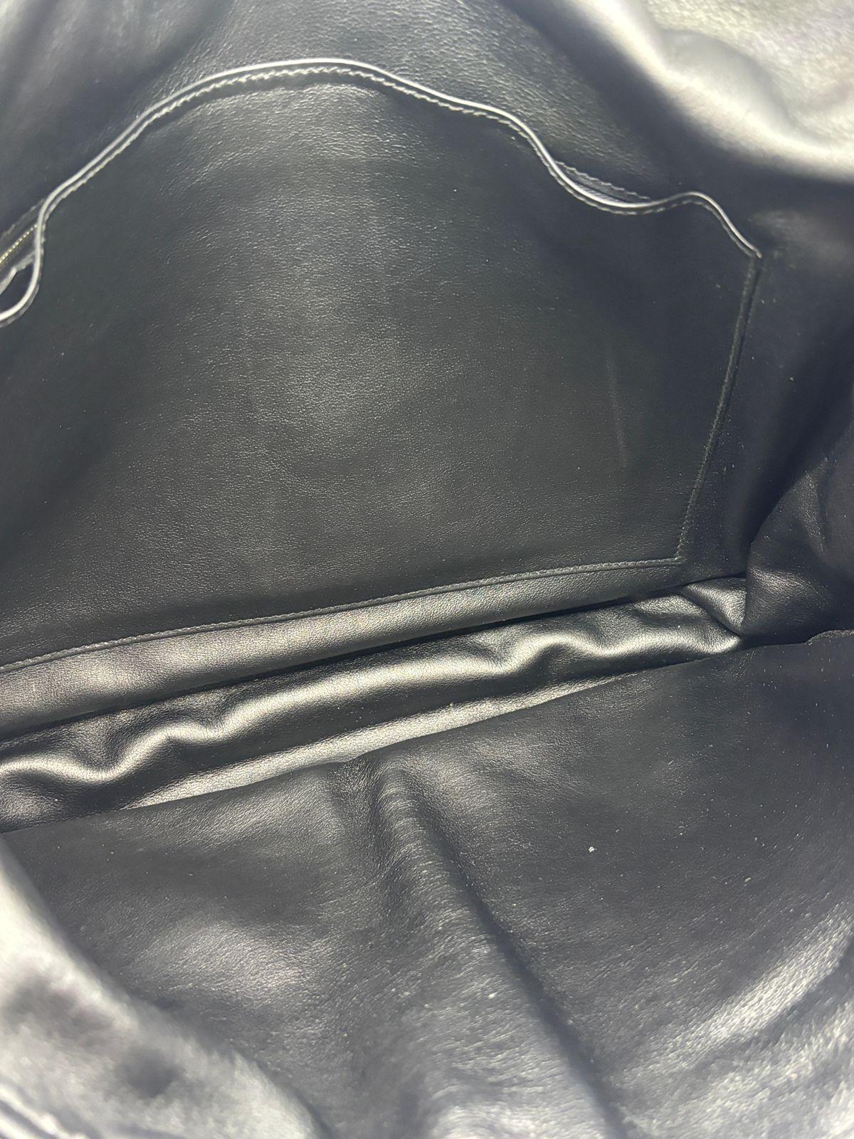 Rara bolsa de mensajero Hermes 2011 de cuero negro de Sikkim Barda 43. en venta 3
