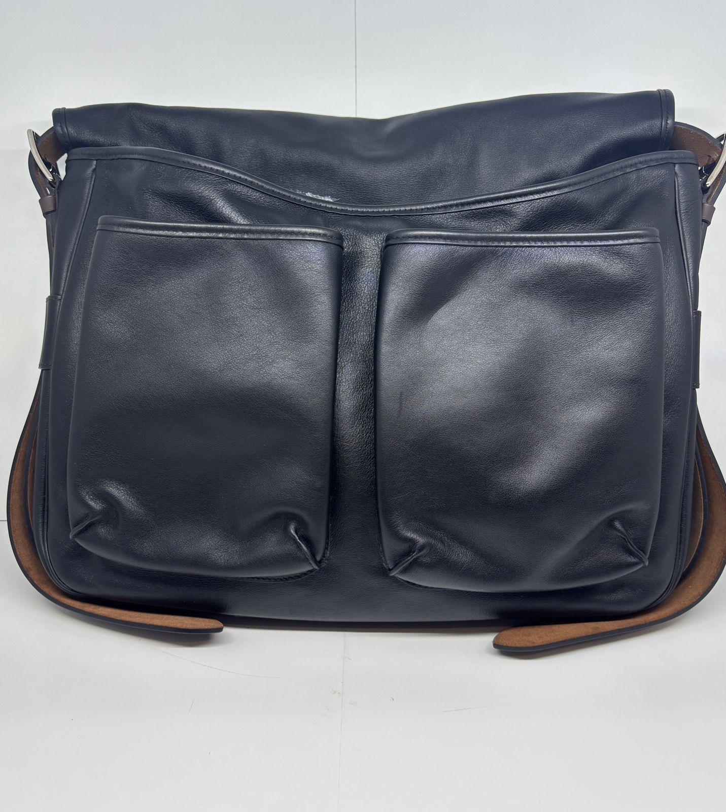 Rara bolsa de mensajero Hermes 2011 de cuero negro de Sikkim Barda 43. en venta 4
