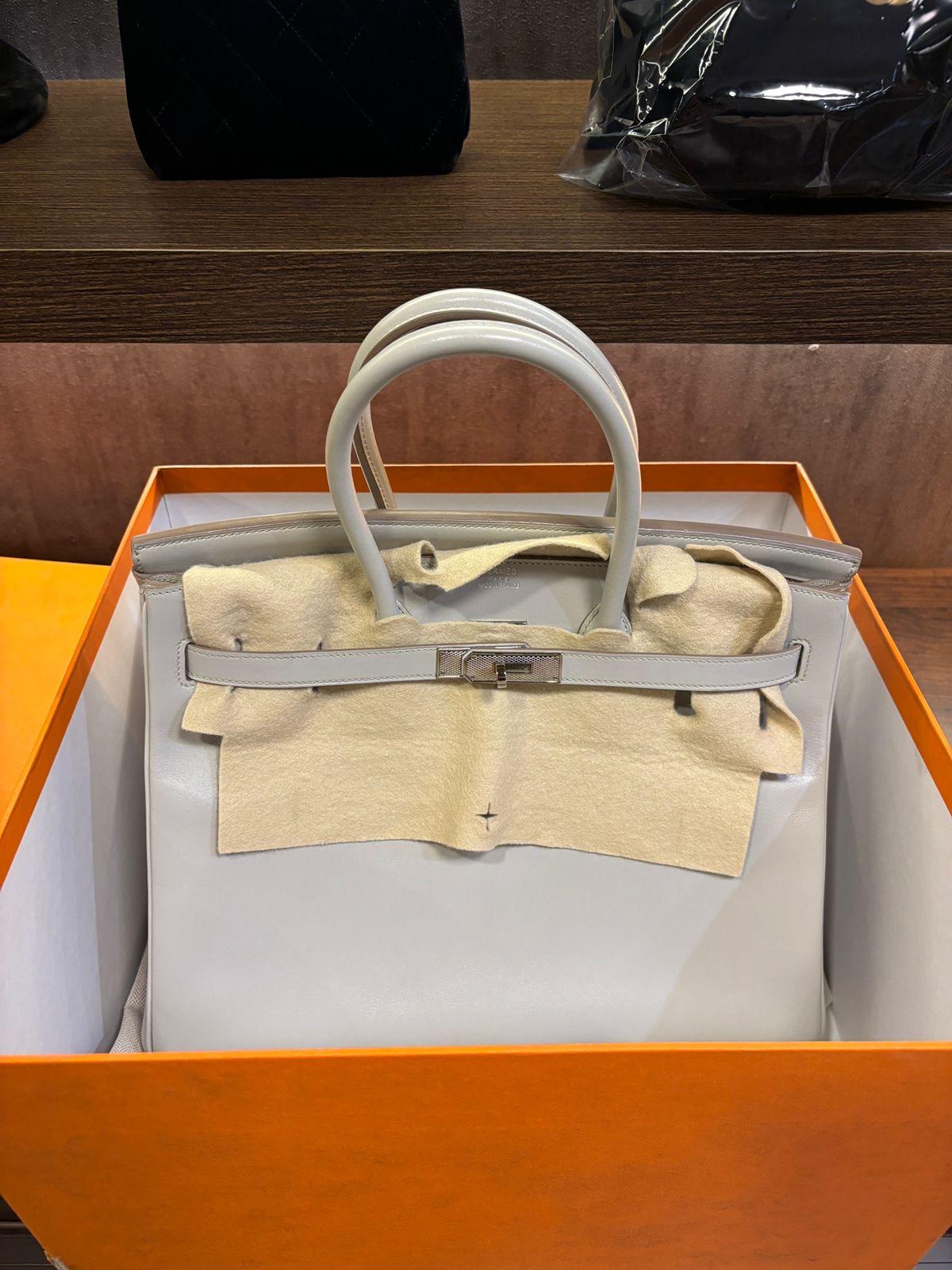 Rare 2013 Hermes Tadelakt Gris Perle Palladium Guilloche Hardware Birkin 35 Bag For Sale 14