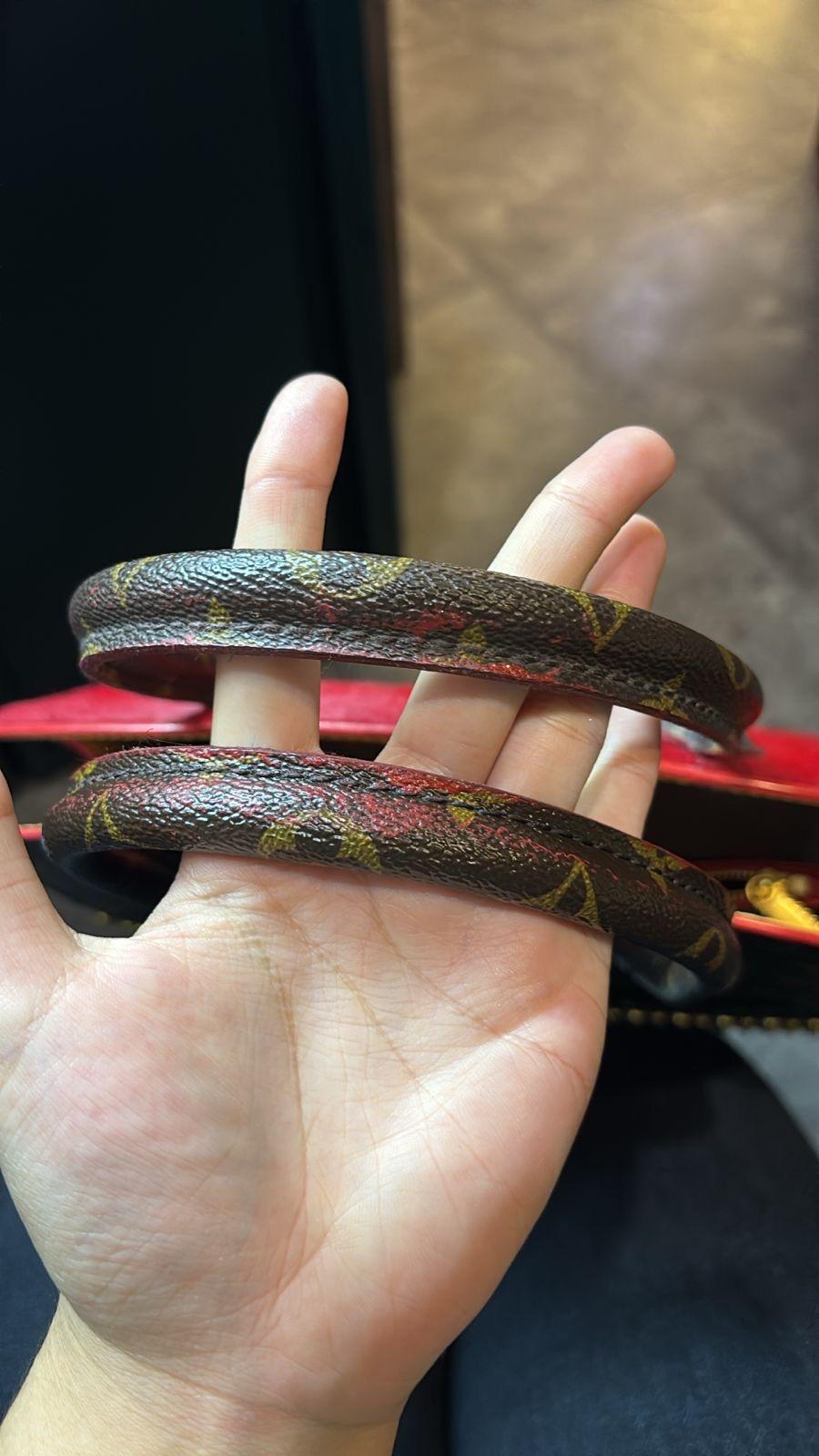 Rare sac à clous Icono Crust Monogram rouge poney de Louis Vuitton x Louboutin, 2014 en vente 5