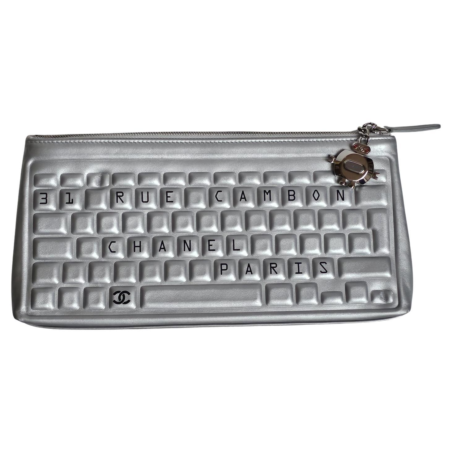 Rare 2017 Chanel Metallic Silver Keyboard Zip Clutch en vente