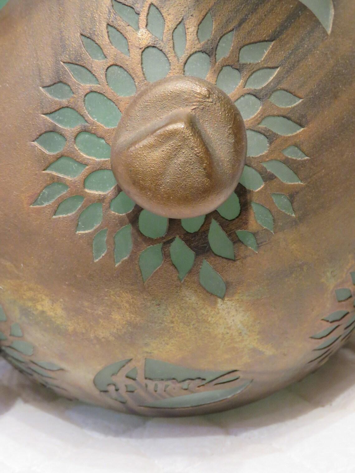 Seltene Vase aus europäischem farbigem Glas mit Metallic-Overlay aus dem 20. Jahrhundert, Florida Estate im Zustand „Gut“ im Angebot in New York, NY