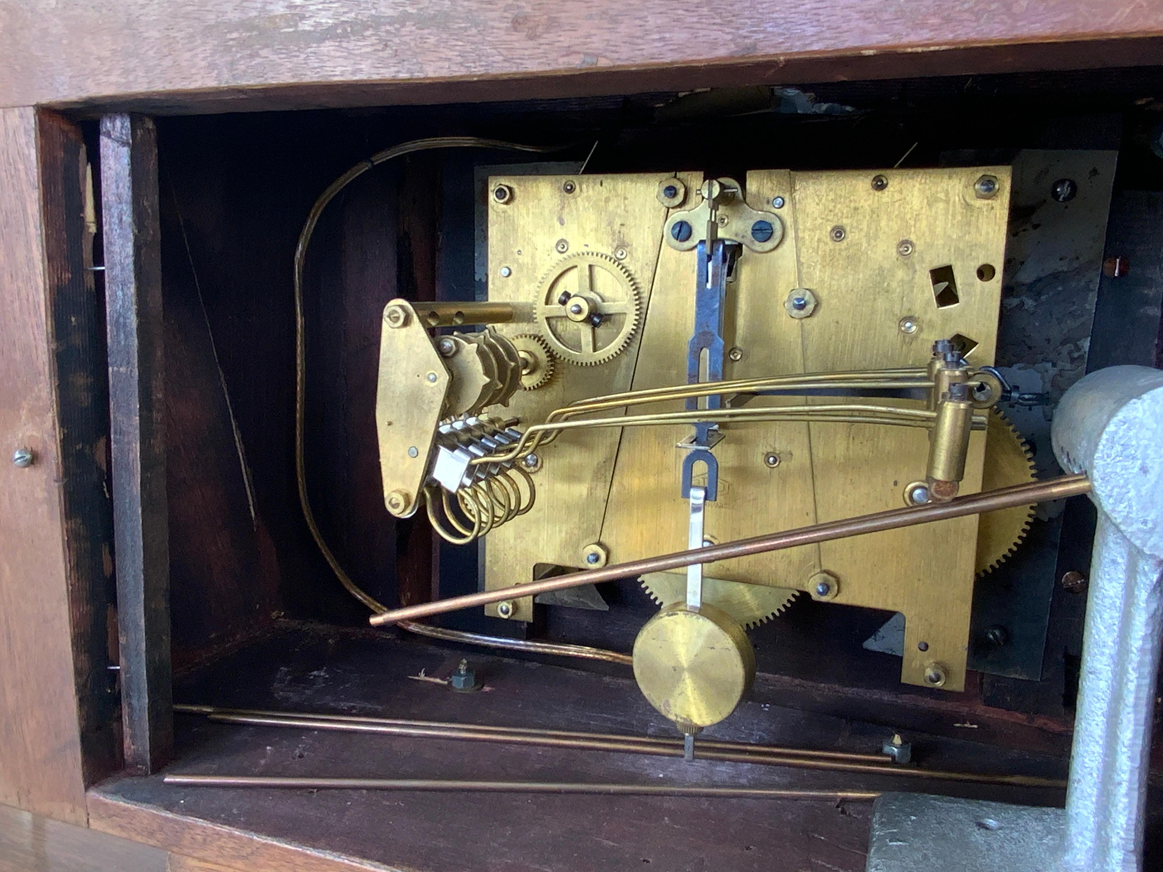 Rare pendule de cheminée Art déco du 20ème siècle avec lampes diffuses en vente 13