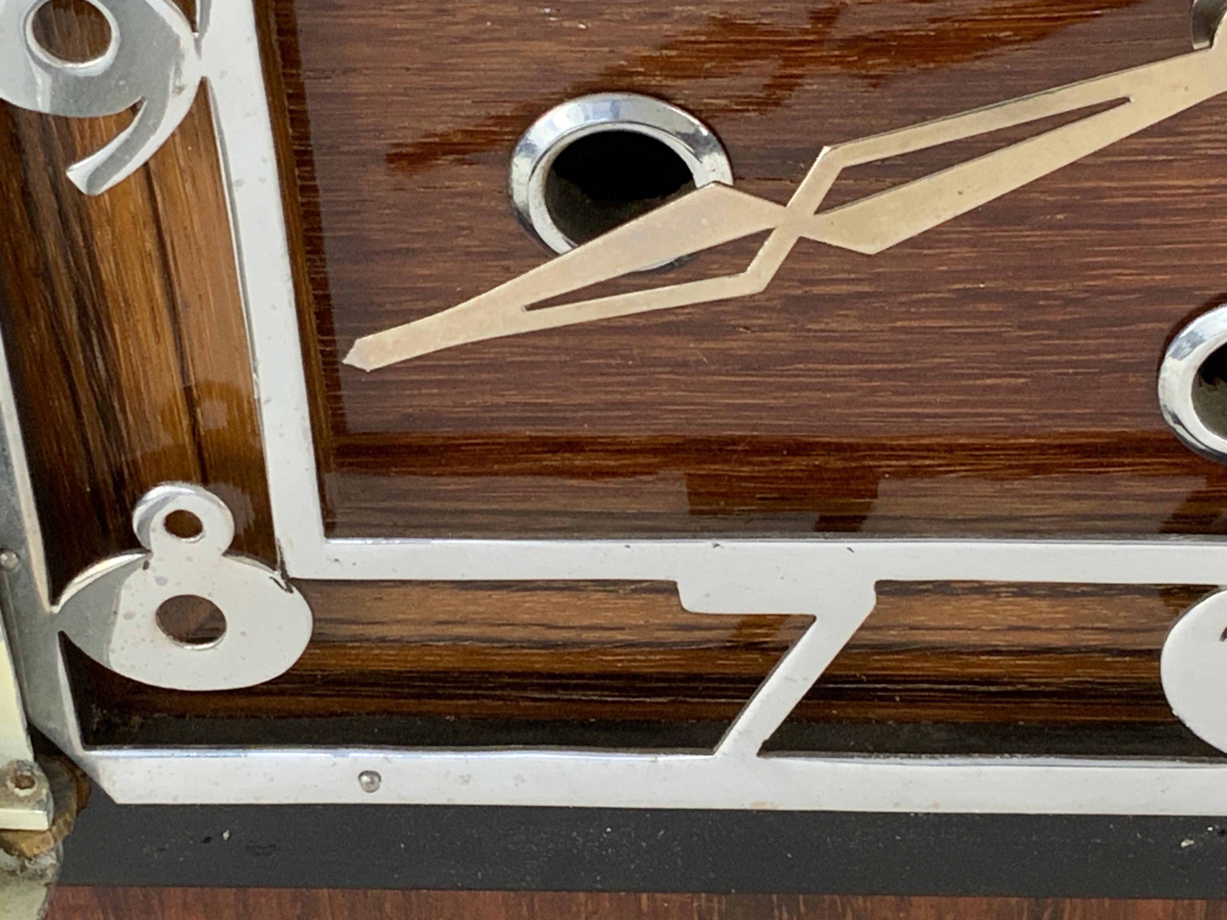 Rare pendule de cheminée Art déco du 20ème siècle avec lampes diffuses en vente 3