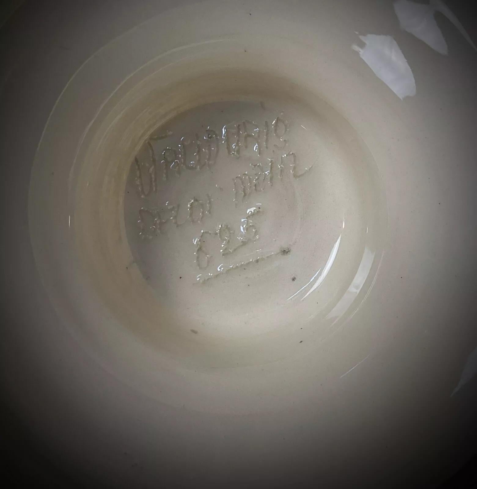 Rare grande carafe en céramique peinte à la main du 20e siècle signée Vallauris - 2Y331 en vente 1