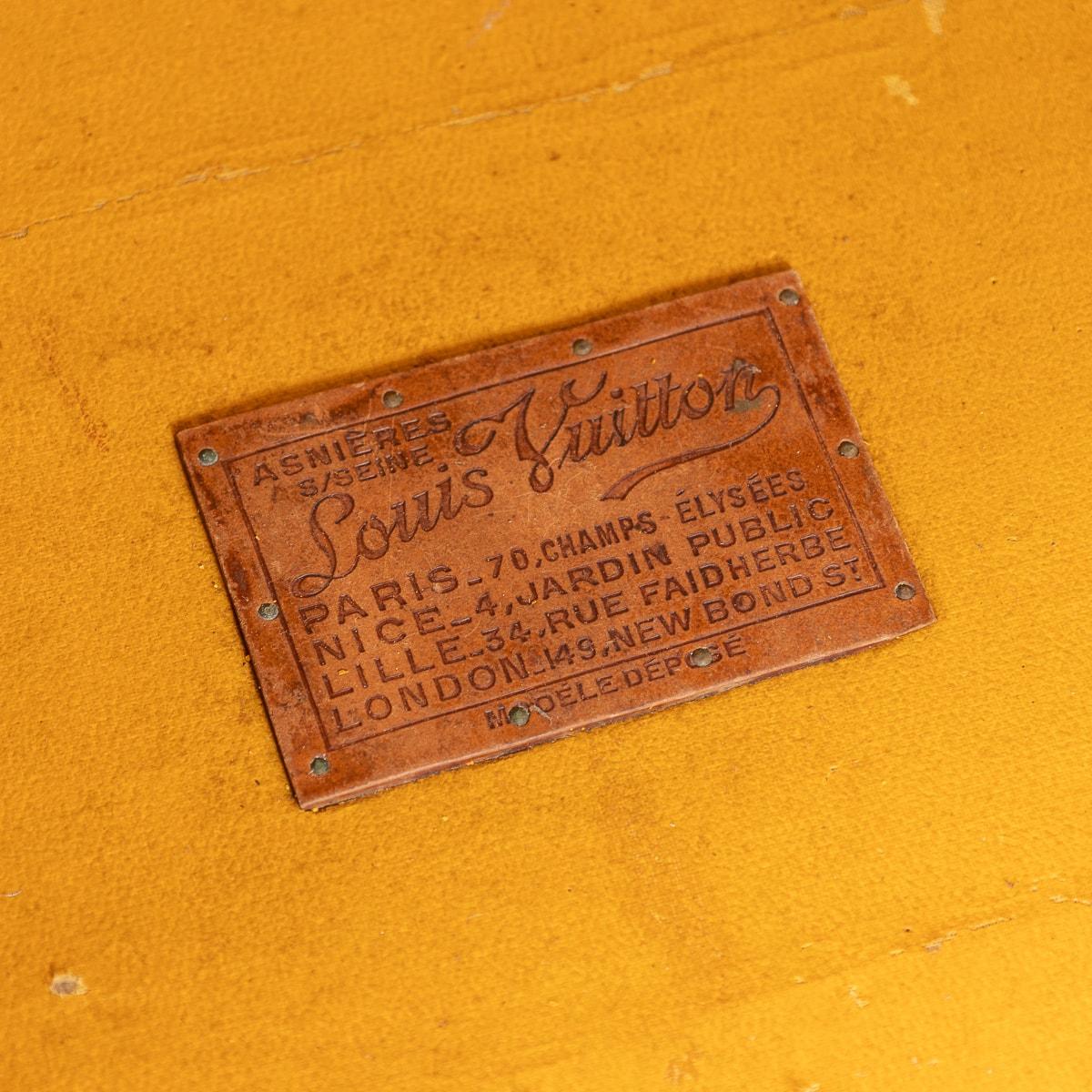 Rare malle « Low Wardrobe » Louis Vuitton du 20ème siècle en toile monogrammée, France  en vente 4