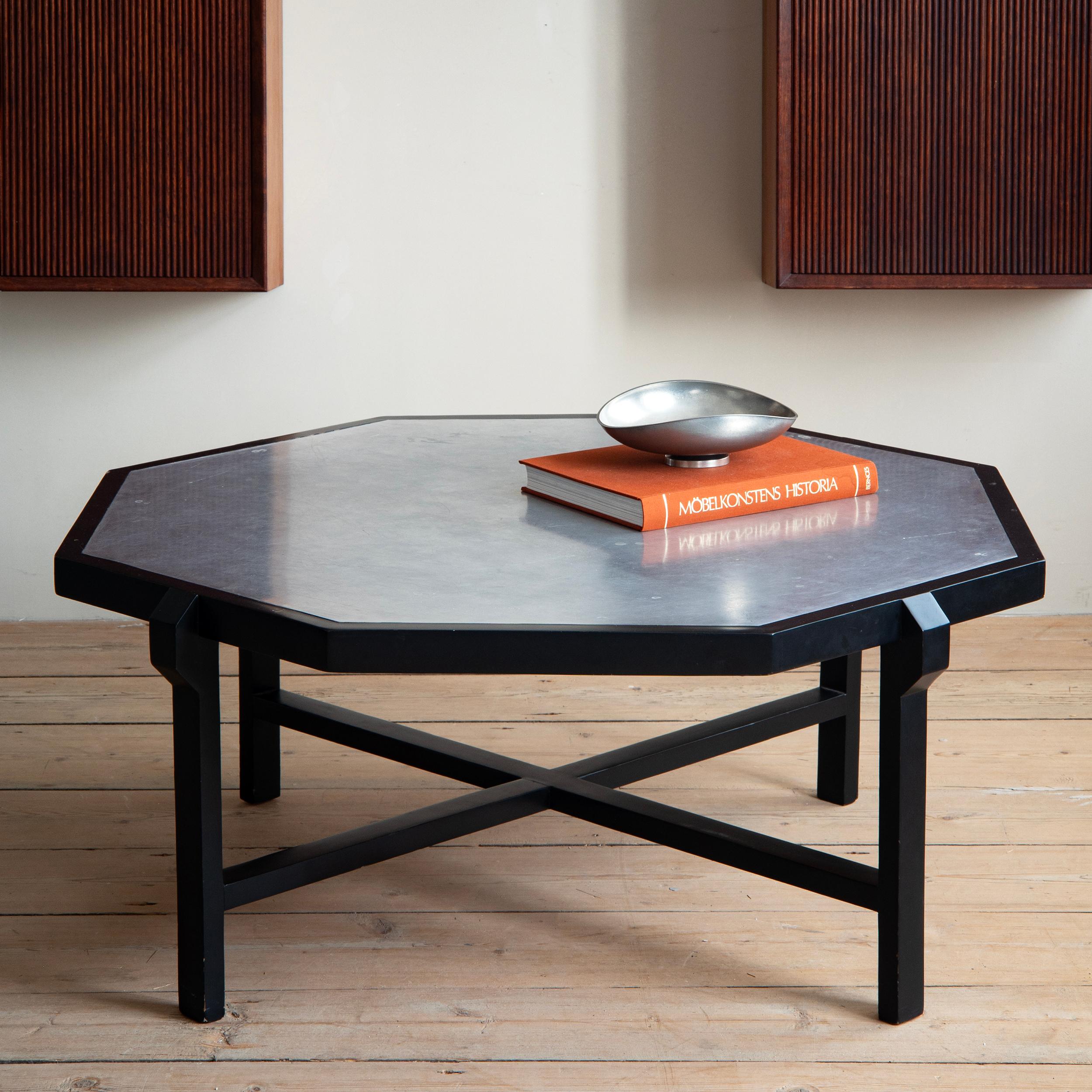 Rare 20th Century Sofa Table by Uno Åhrén Sueco en venta