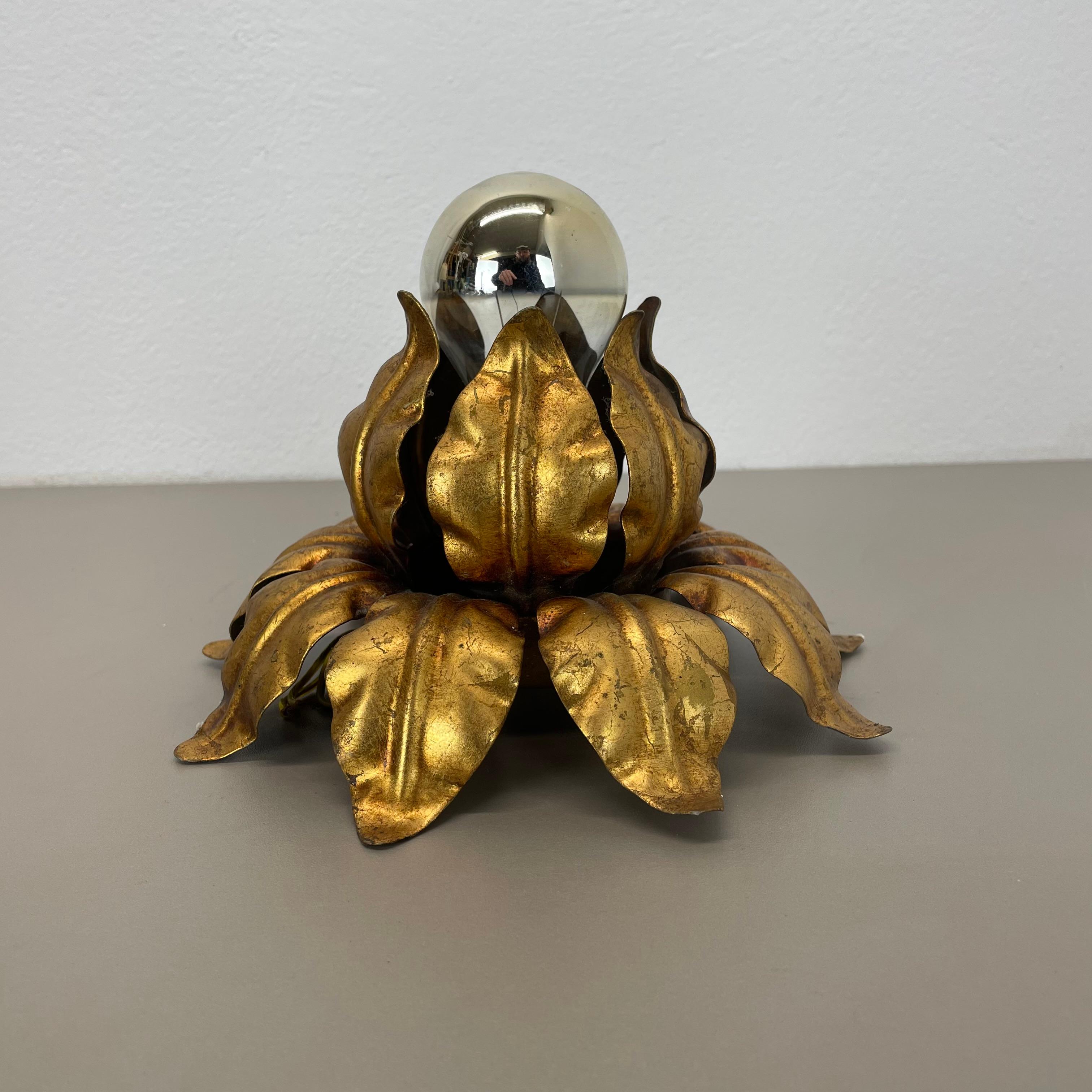 rare 22cm Golden Metal Florentiner Leaf Theatre Wall Ceiling Light, Italy, 1960 4