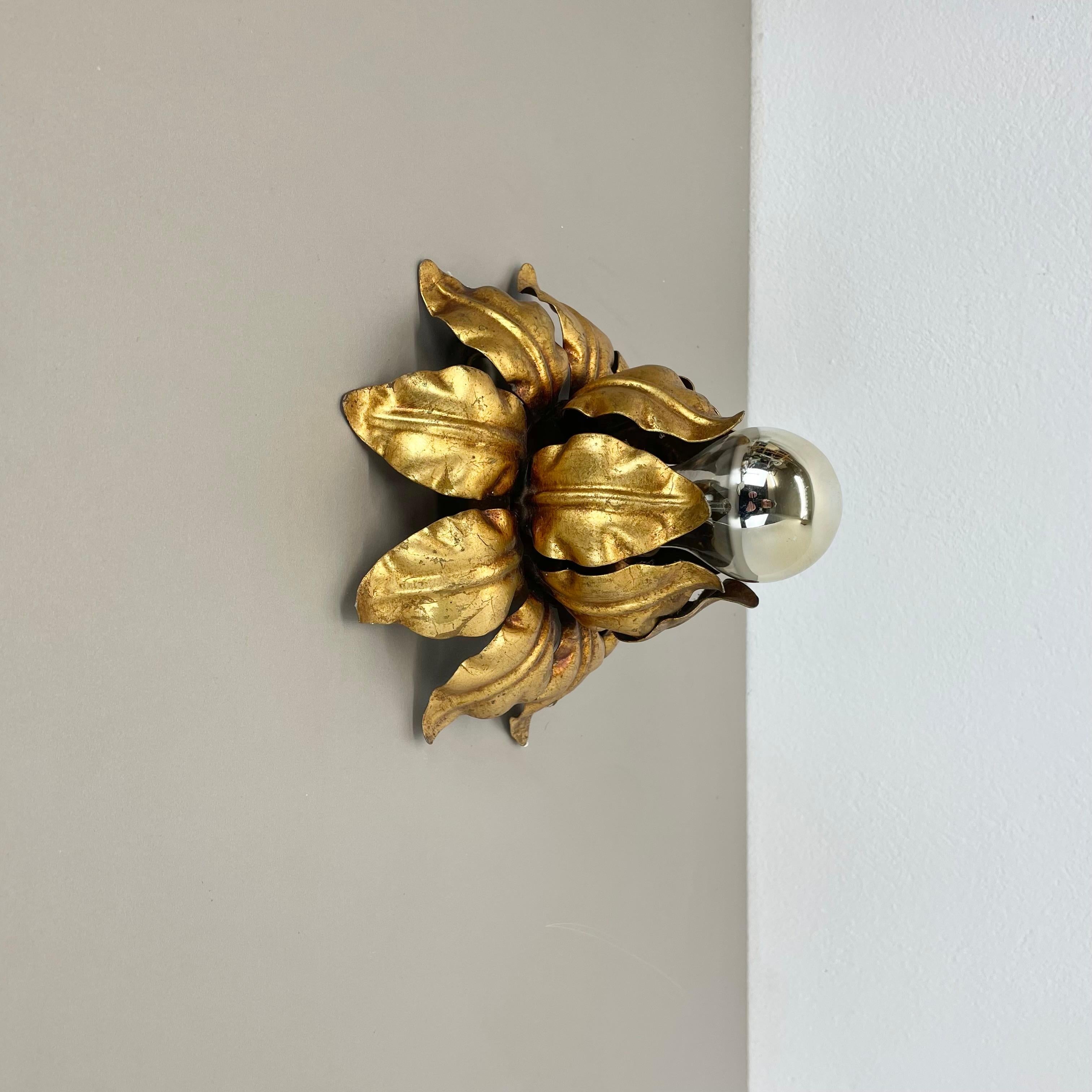 Mid-Century Modern rare 22cm Golden Metal Florentiner Leaf Theatre Wall Ceiling Light, Italy, 1960