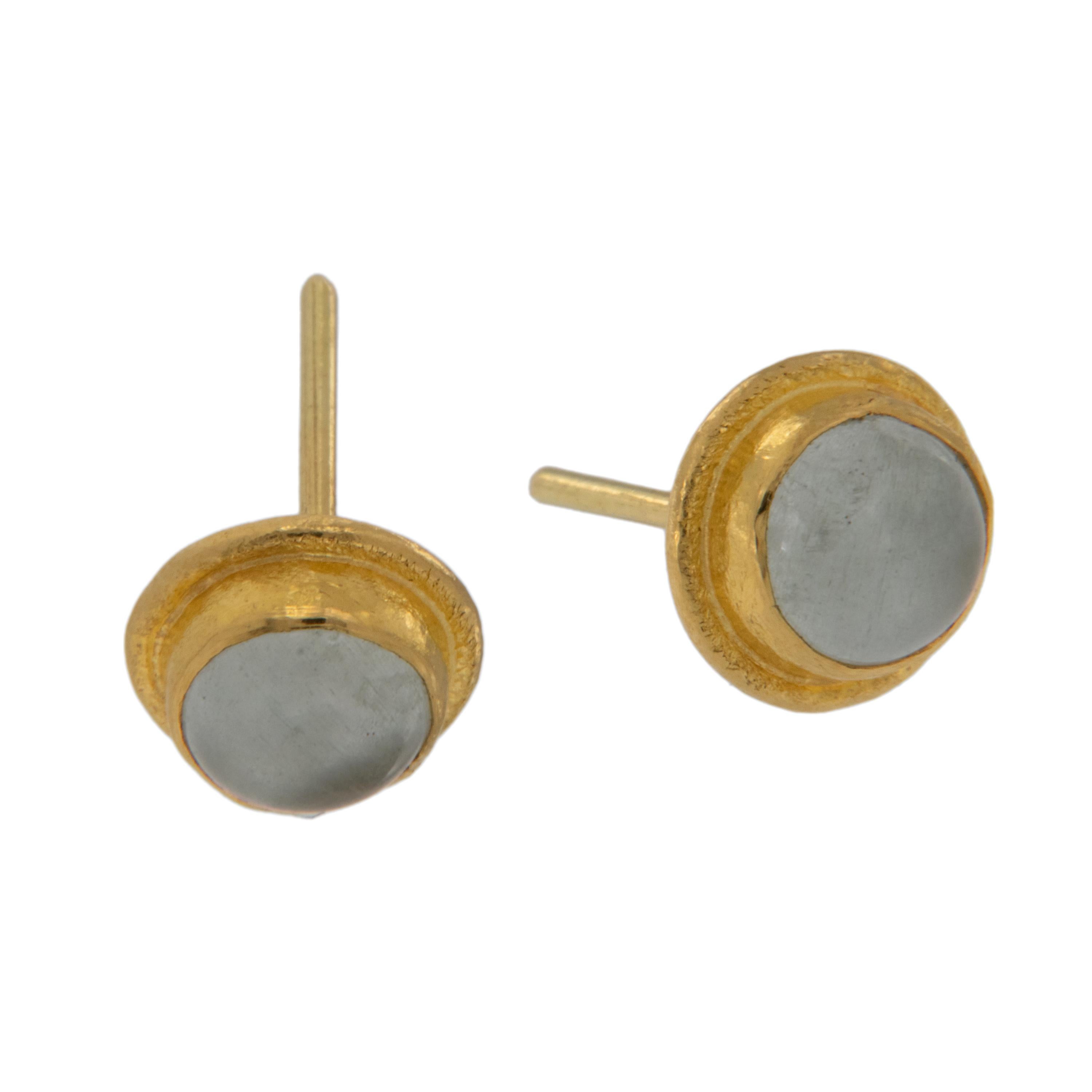 Byzantin Rare Boucles d'oreilles en or jaune 24 carats 1.36 Cttw Cabochon Cut Aquamarine Stud Ears en vente