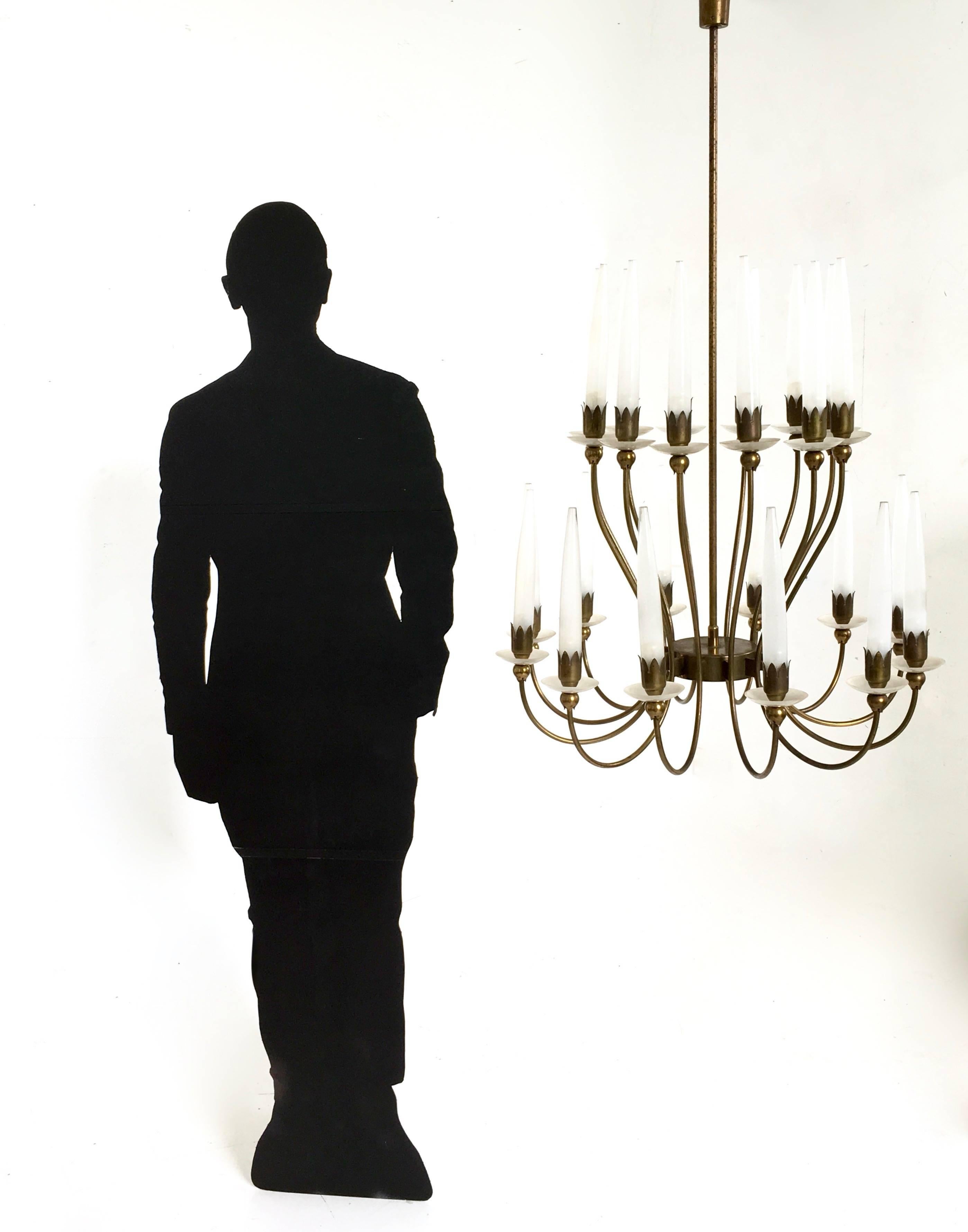 This is a large 24-light on two levels chandelier designed in 1953 by Angelo Lelli for Arredoluce.
It features a structure in polished brass, diffusers in frosted glass and plates in frosted plexiglass.
In excellent original condition and it is