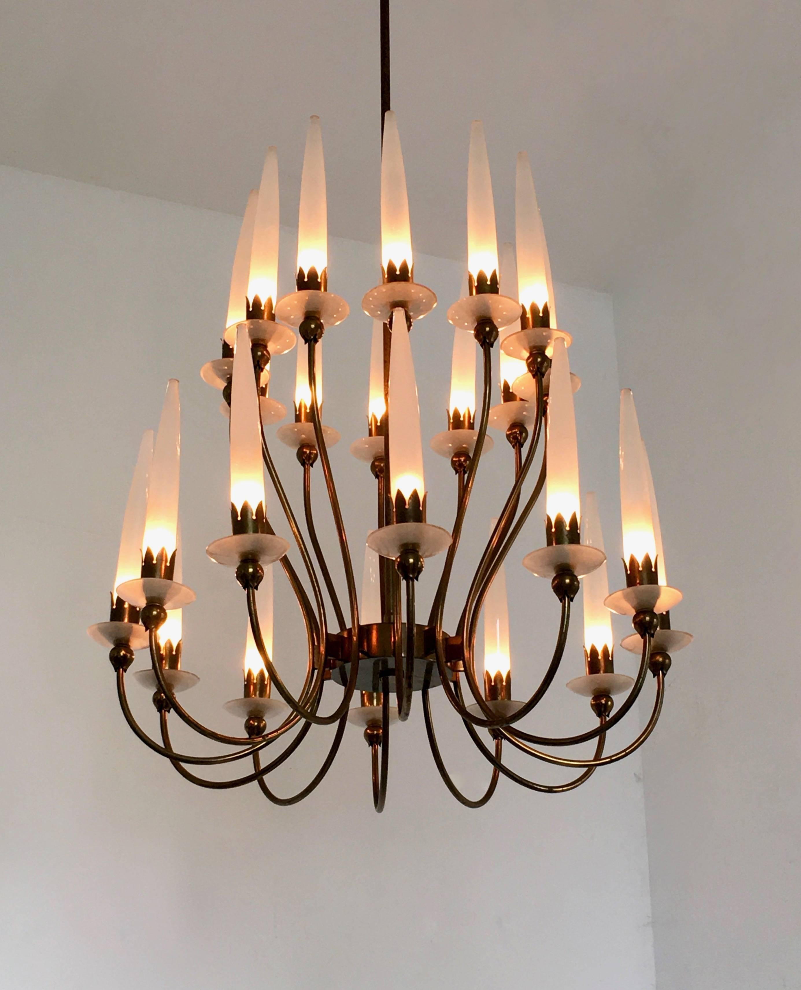 Rare 24-Light Chandelier Mod. 12423 by Angelo Lelli for Arredoluce, Italy, 1953 In Excellent Condition In Bresso, Lombardy