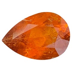 La más rara piedra preciosa suelta de clinohumita natural de 2,50 quilates en forma de pera
