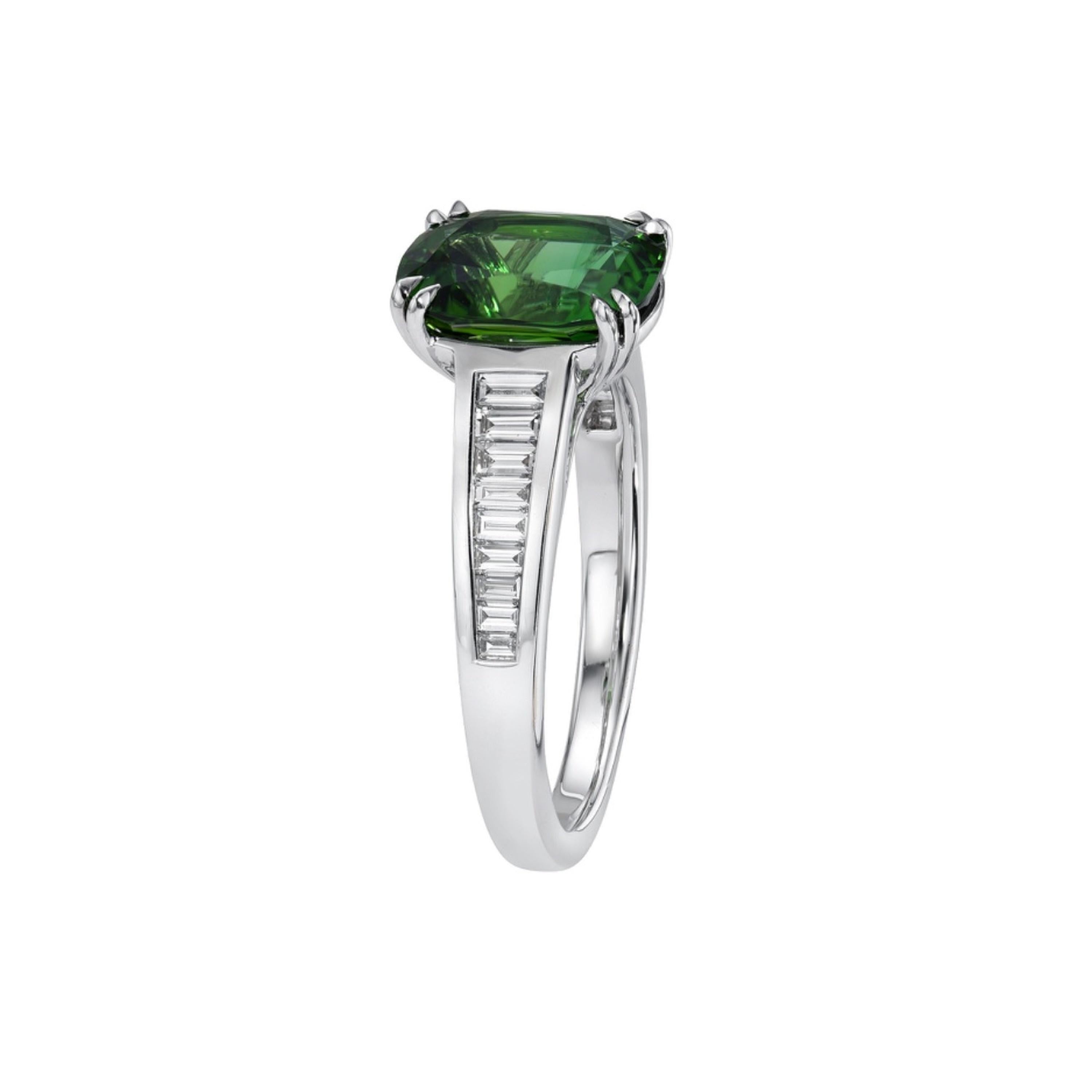 Rare bague en or 18 carats avec tourmaline verte chromée de 2,75 carats et diamants  - Bijoux de luxe Neuf - En vente à Beverly Hills, CA