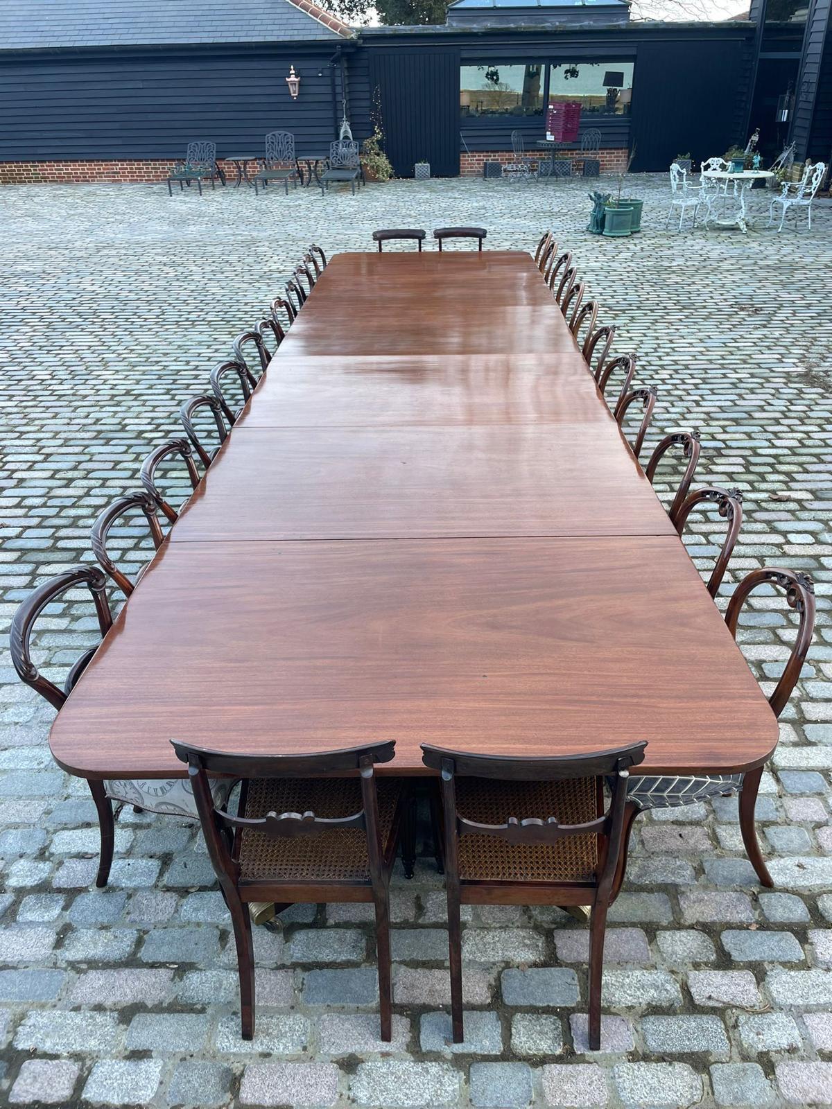 Rare table à manger 28 places 6 piliers en acajou de qualité antique 72 x 161 x 609 cm en vente 11