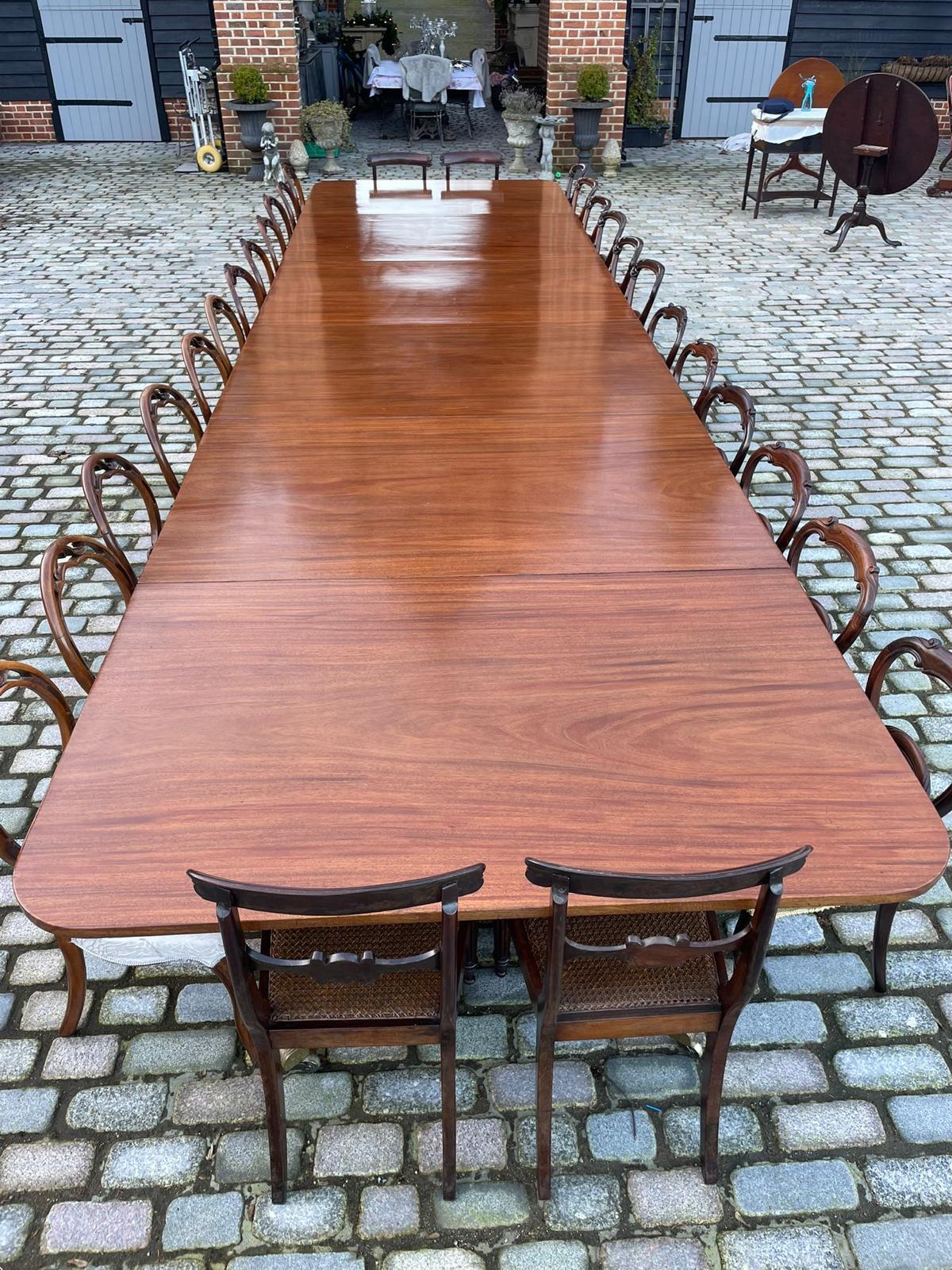Rare table à manger 28 places 6 piliers en acajou de qualité antique 72 x 161 x 609 cm en vente 12
