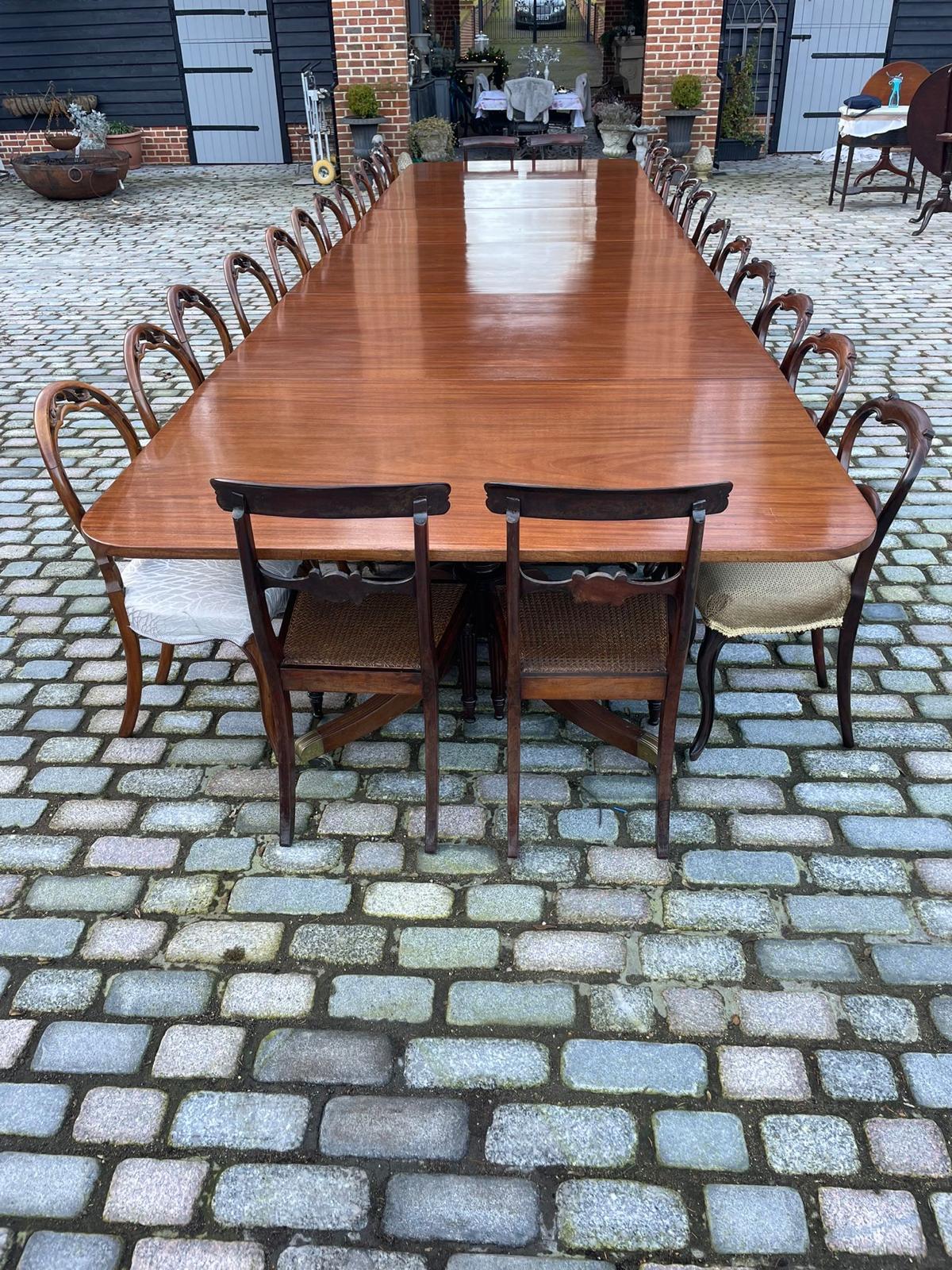 Rare 28 seater 6 pilar Antique Quality Mahogany Dining Table 72 x 161 x 609 cm For Sale 13