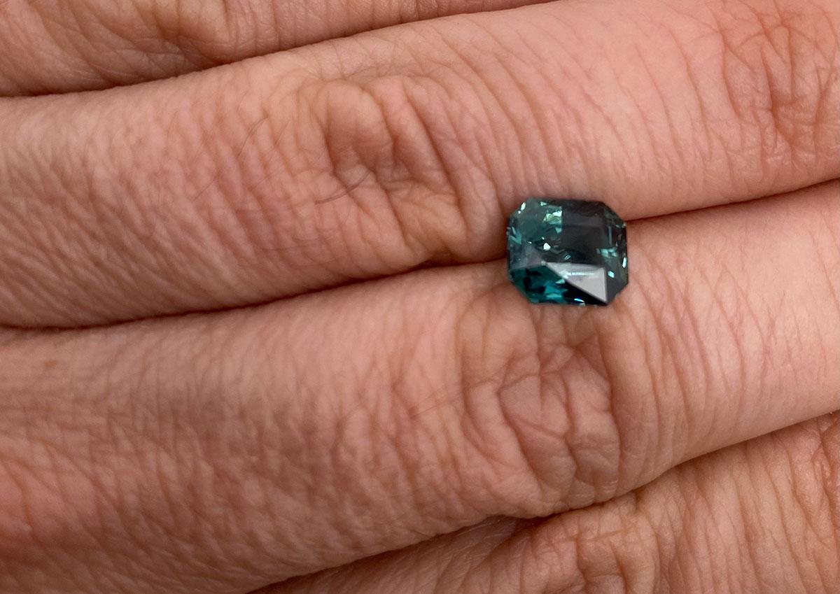 Rare 2.92 Carat Radiant-Shaped Teal Natural Sapphire GIA Unheated For Sale 5