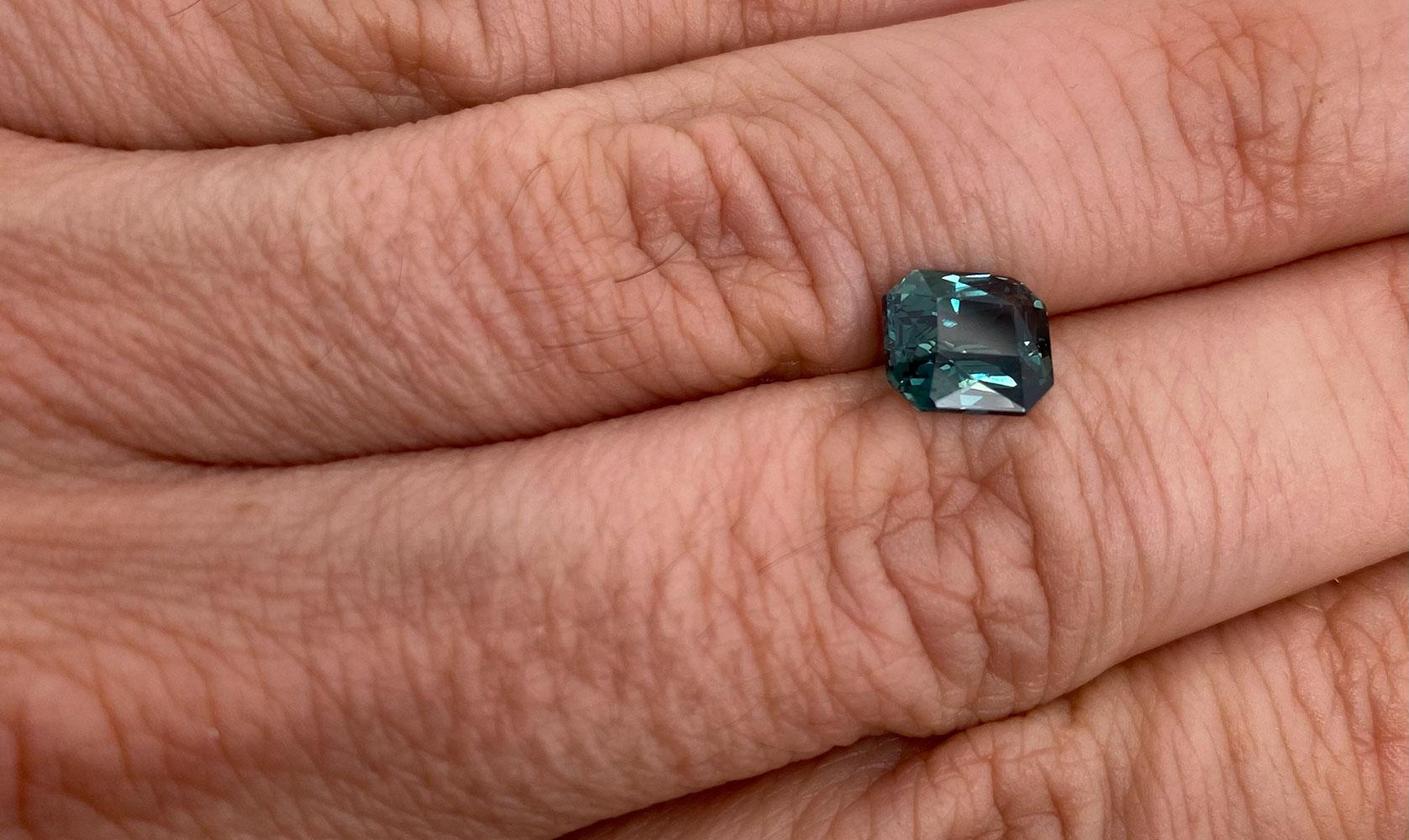 Rare 2.92 Carat Radiant-Shaped Teal Natural Sapphire GIA Unheated For Sale 4