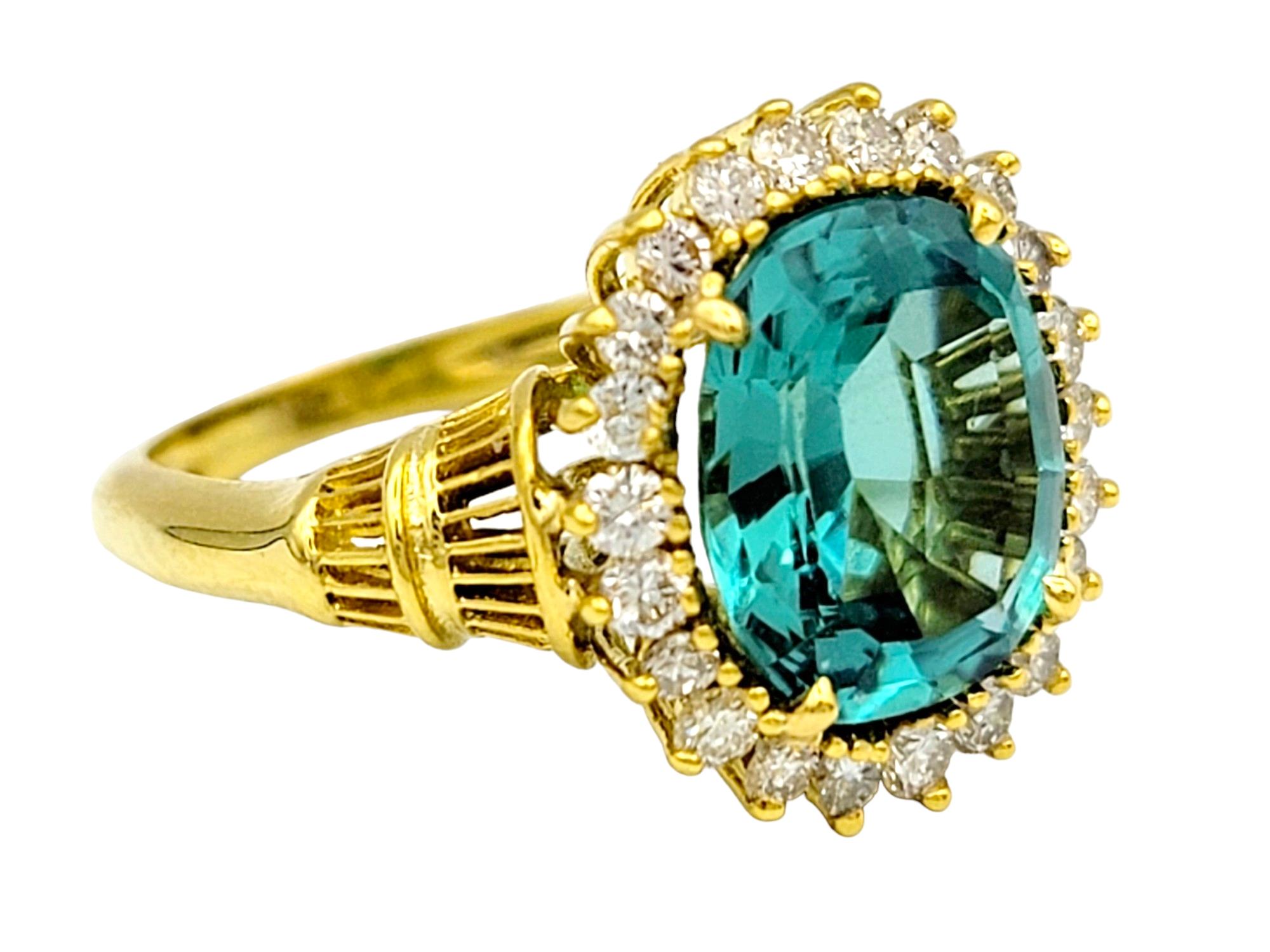 Seltener Indicolite Turmalin-Ring mit 3,0 Karat Ovalschliff und Diamant-Halo in 18K Gold für Damen oder Herren im Angebot