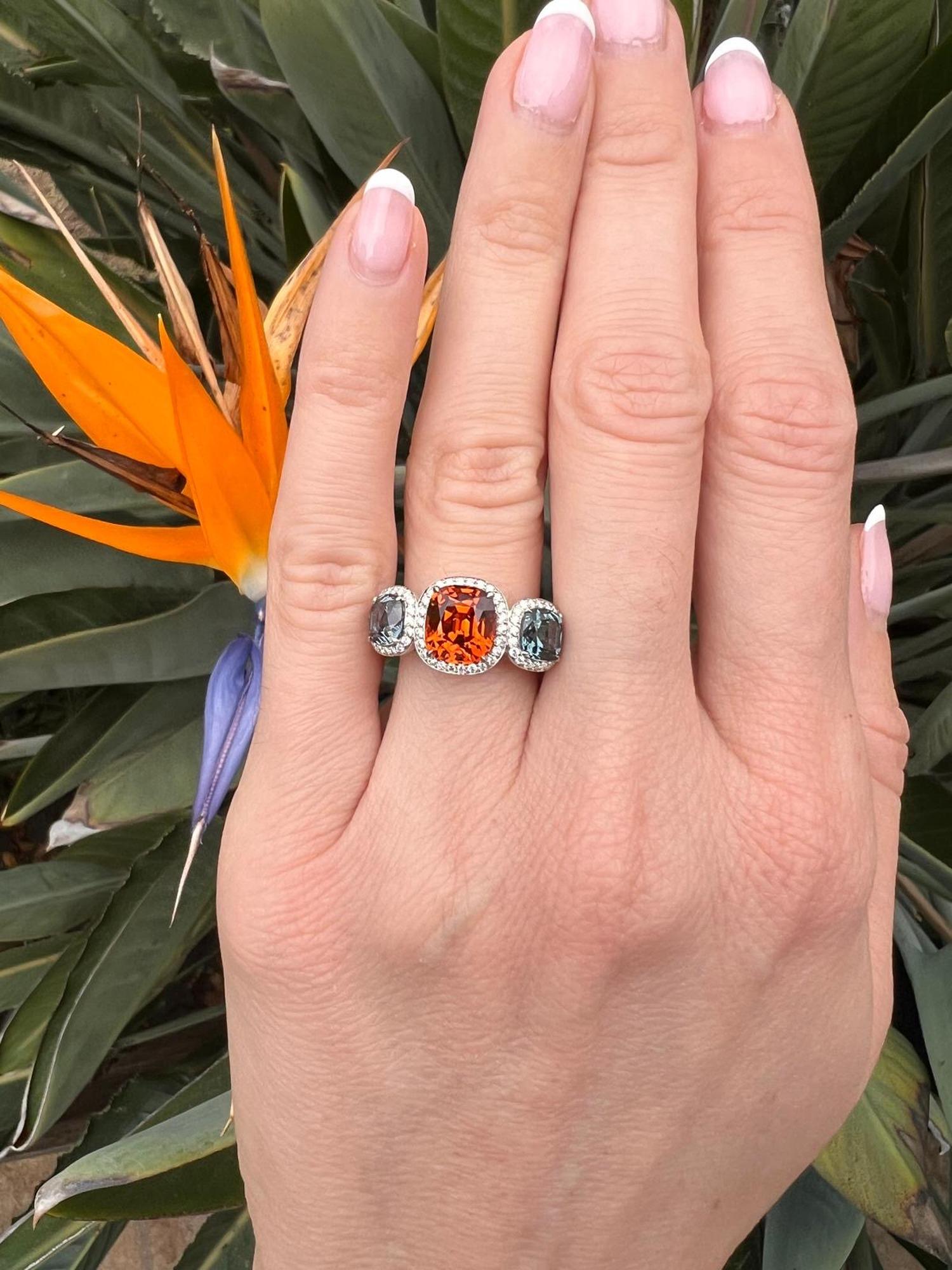 Raro anello in platino con granato mandarino da 3,04 carati, spinelli e zaffiri fantasia In condizioni Nuovo in vendita a Beverly Hills, CA