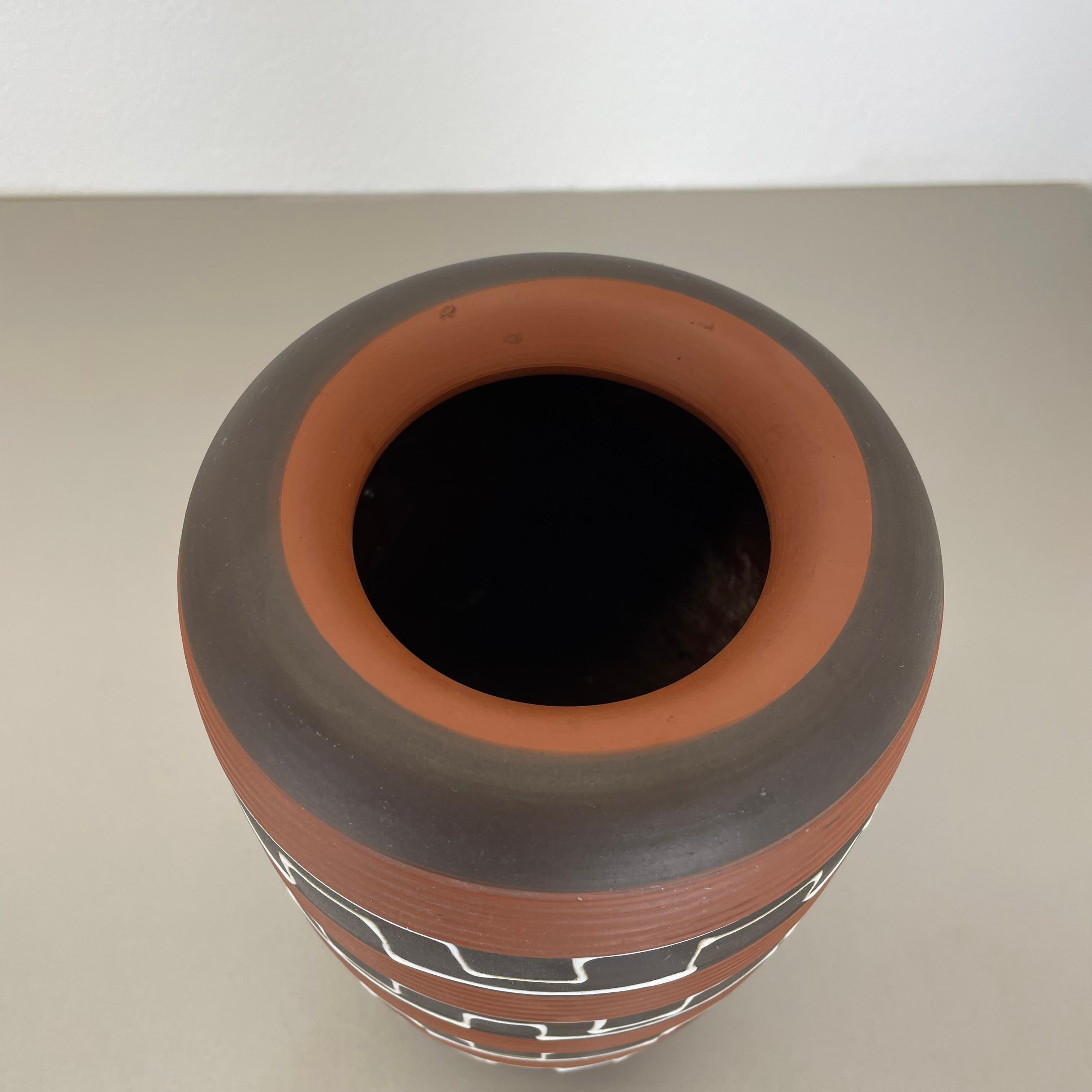 Rare Vases de 30cm en céramique Zig Zag Fat Lava par ILKRA Ceramics, Allemagne années 1950 en vente 4