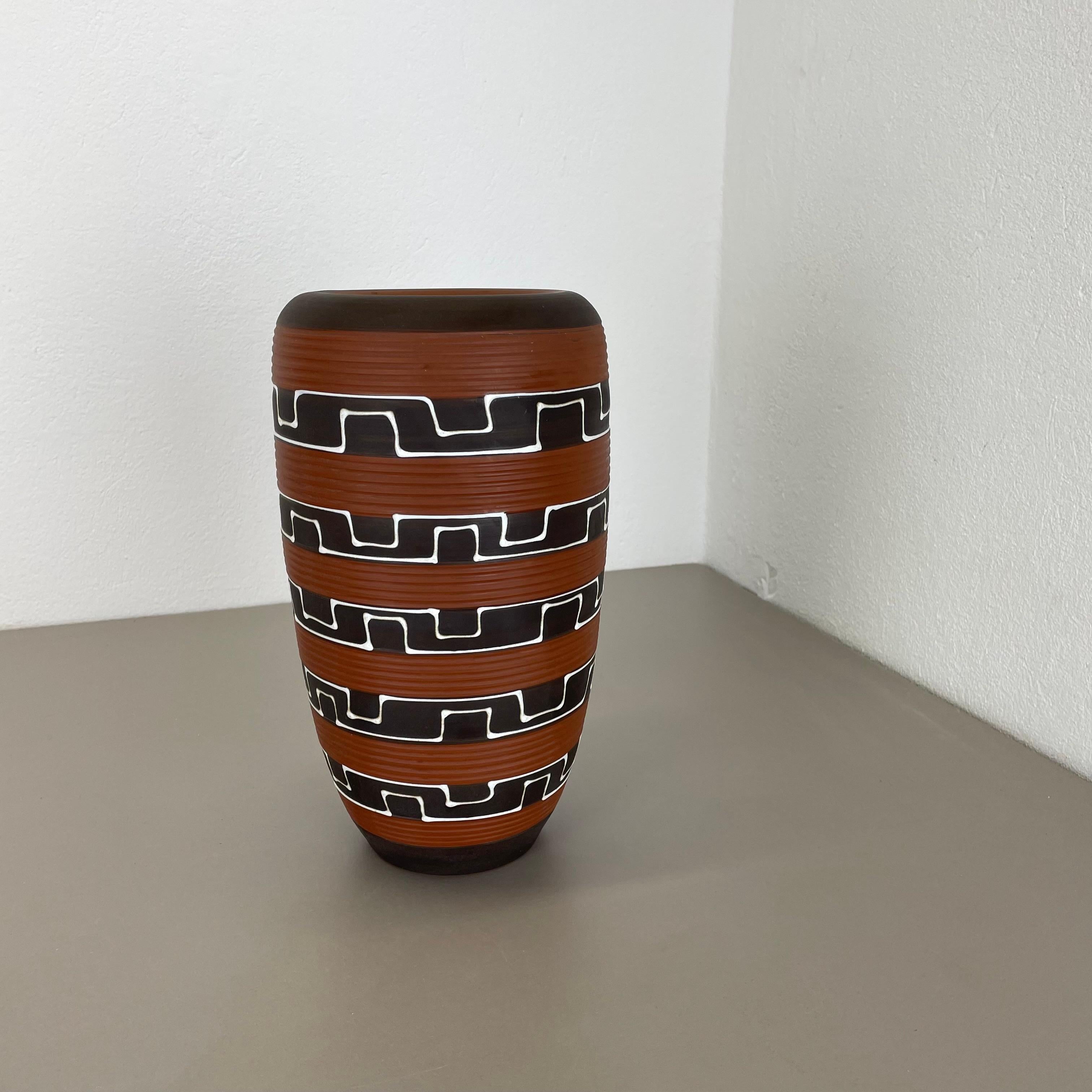 Article:

Pottery ceramic vase 


Producer:

ILKRA Ceramics, Germany


Decade:

1950s





Original vintage 1950s pottery ceramic vase made in Germany. High quality German production with a nice abstract brutalist surface glaze. The vase was