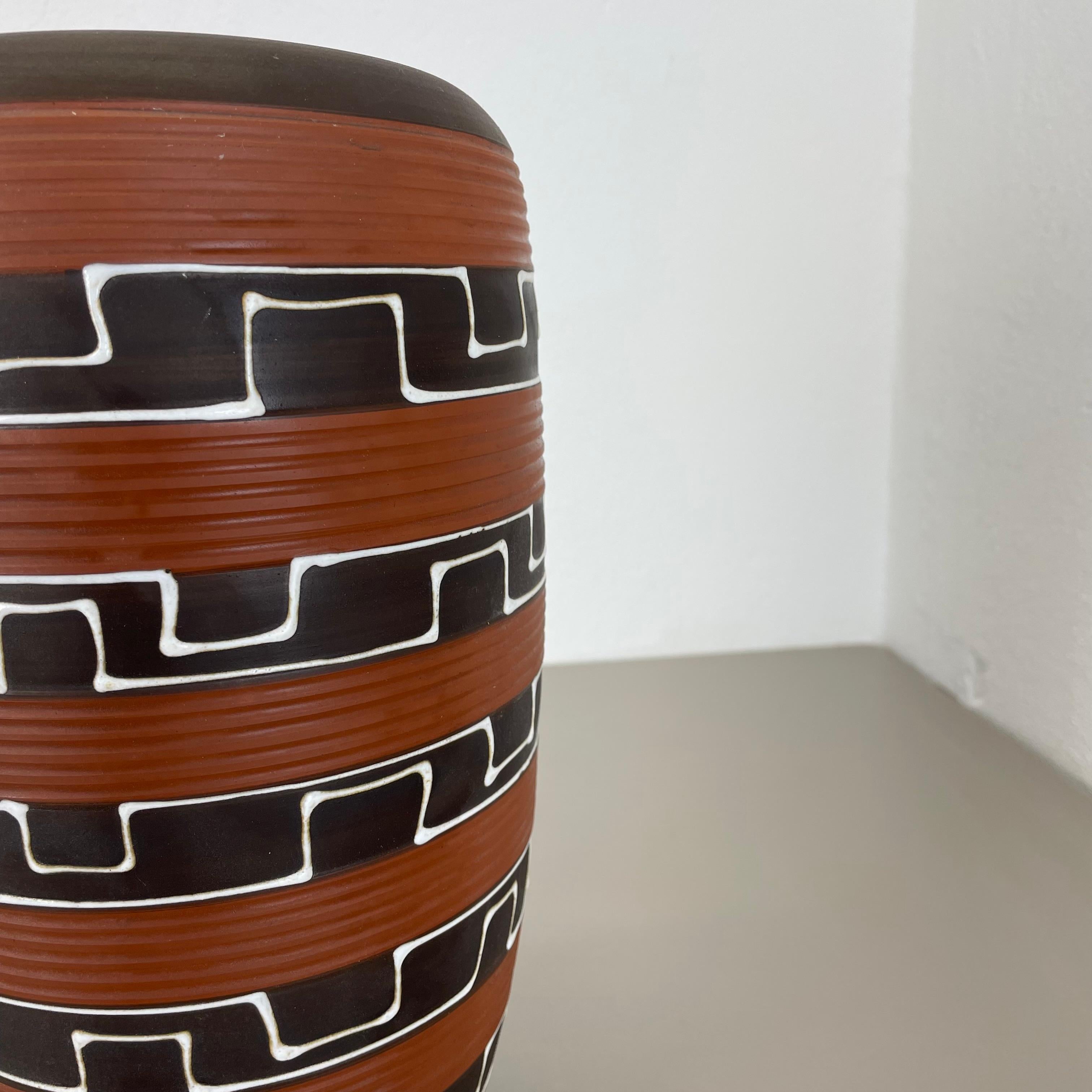 Seltene Vasen 30cm Zig Zag Fat Lava aus Keramik von ILKRA Ceramics, Deutschland 1950er im Angebot 2