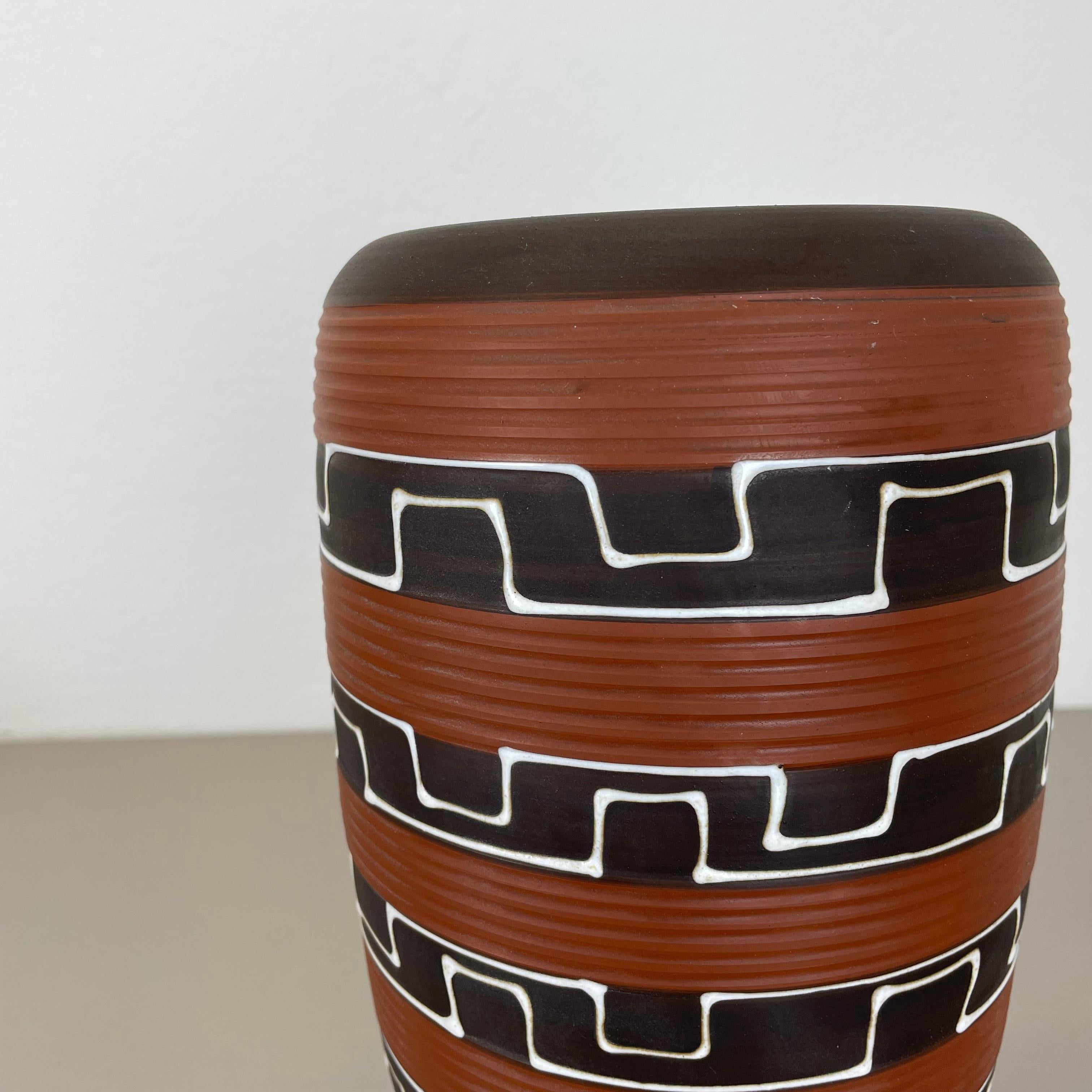 Seltene Vasen 30cm Zig Zag Fat Lava aus Keramik von ILKRA Ceramics, Deutschland 1950er im Angebot 3