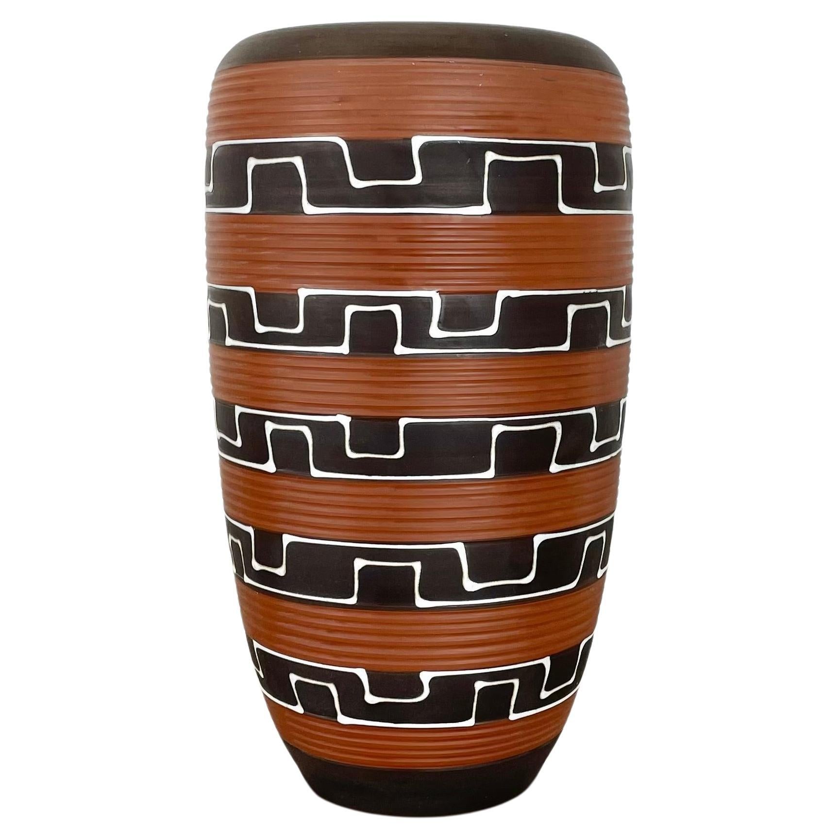 Seltene Vasen 30cm Zig Zag Fat Lava aus Keramik von ILKRA Ceramics, Deutschland 1950er im Angebot