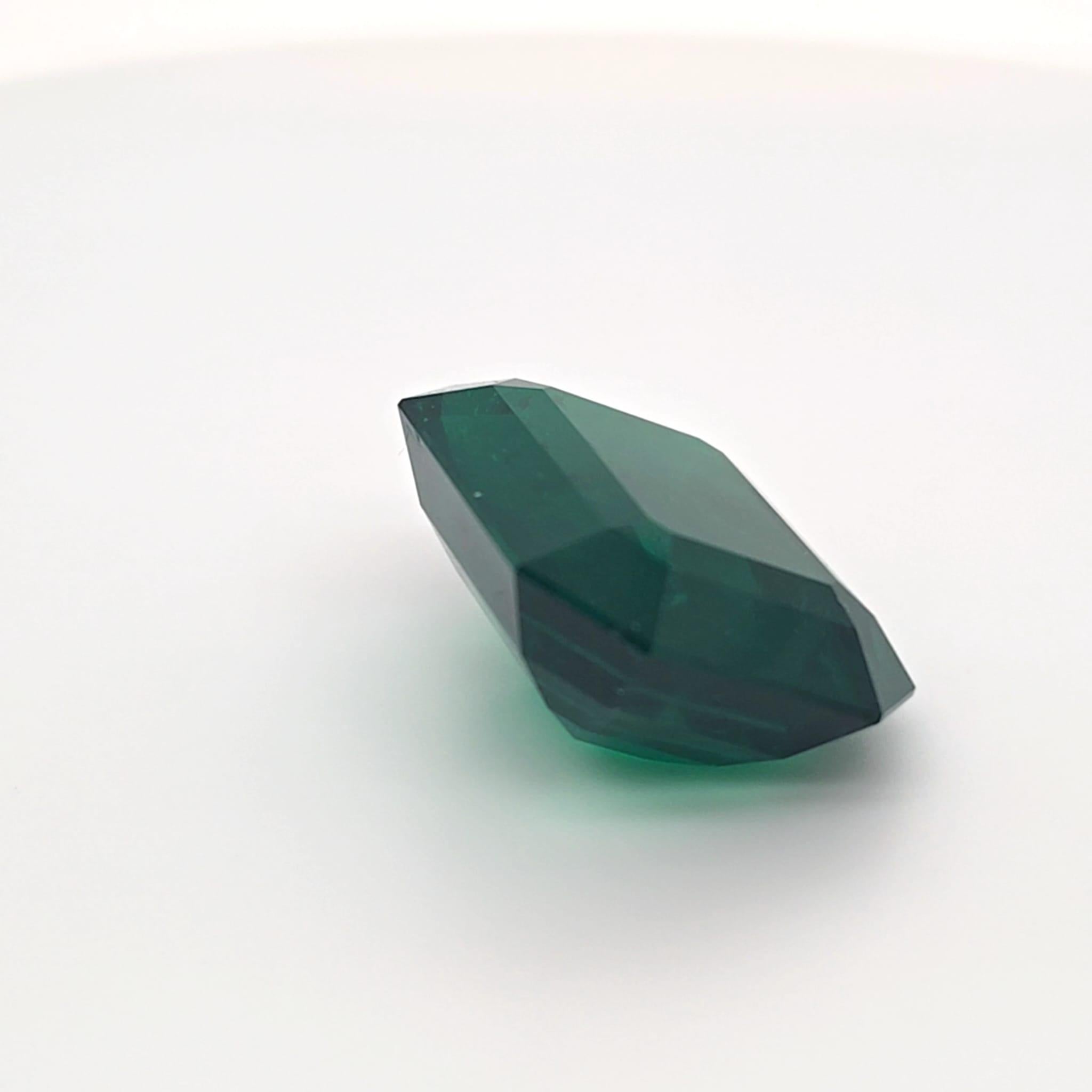 RARE 32.42Ct Grüner Achteckiger Kolumbianischer Smaragd  Zertifiziert von Gübelin (Achteckschliff) im Angebot