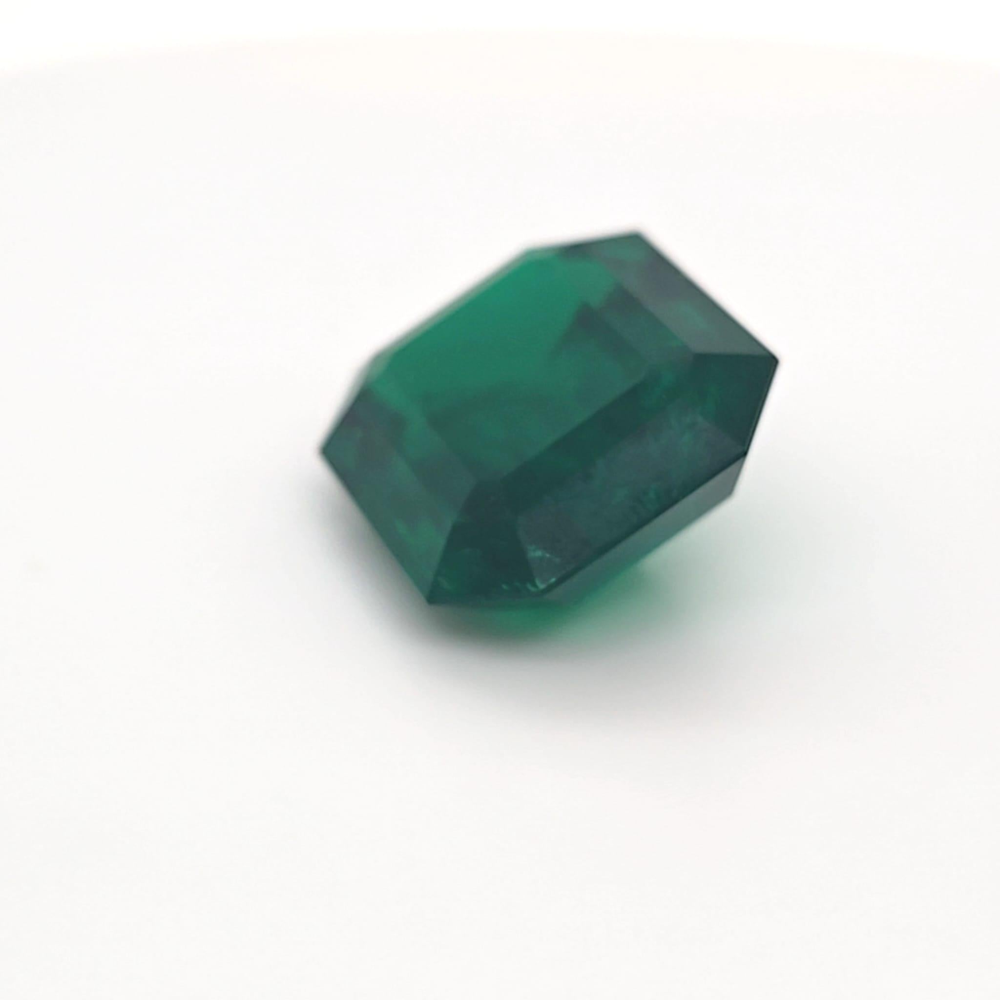 RARE 32.42Ct Grüner Achteckiger Kolumbianischer Smaragd  Zertifiziert von Gübelin im Zustand „Neu“ im Angebot in Antwerpen, BE
