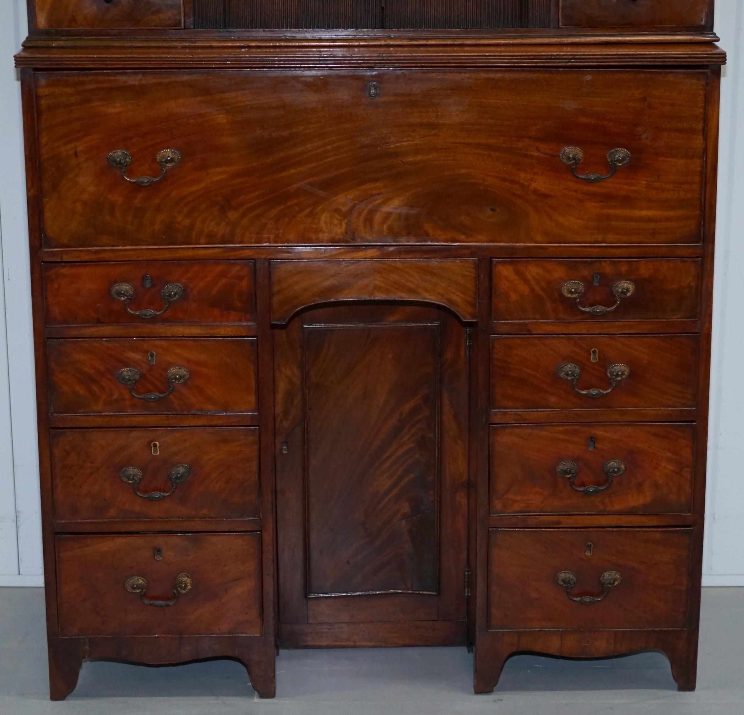 Rare 33 Drawer circa 1780 George III Mahogany Secretaire Bookcase Desk Bureau (Mahagoni)