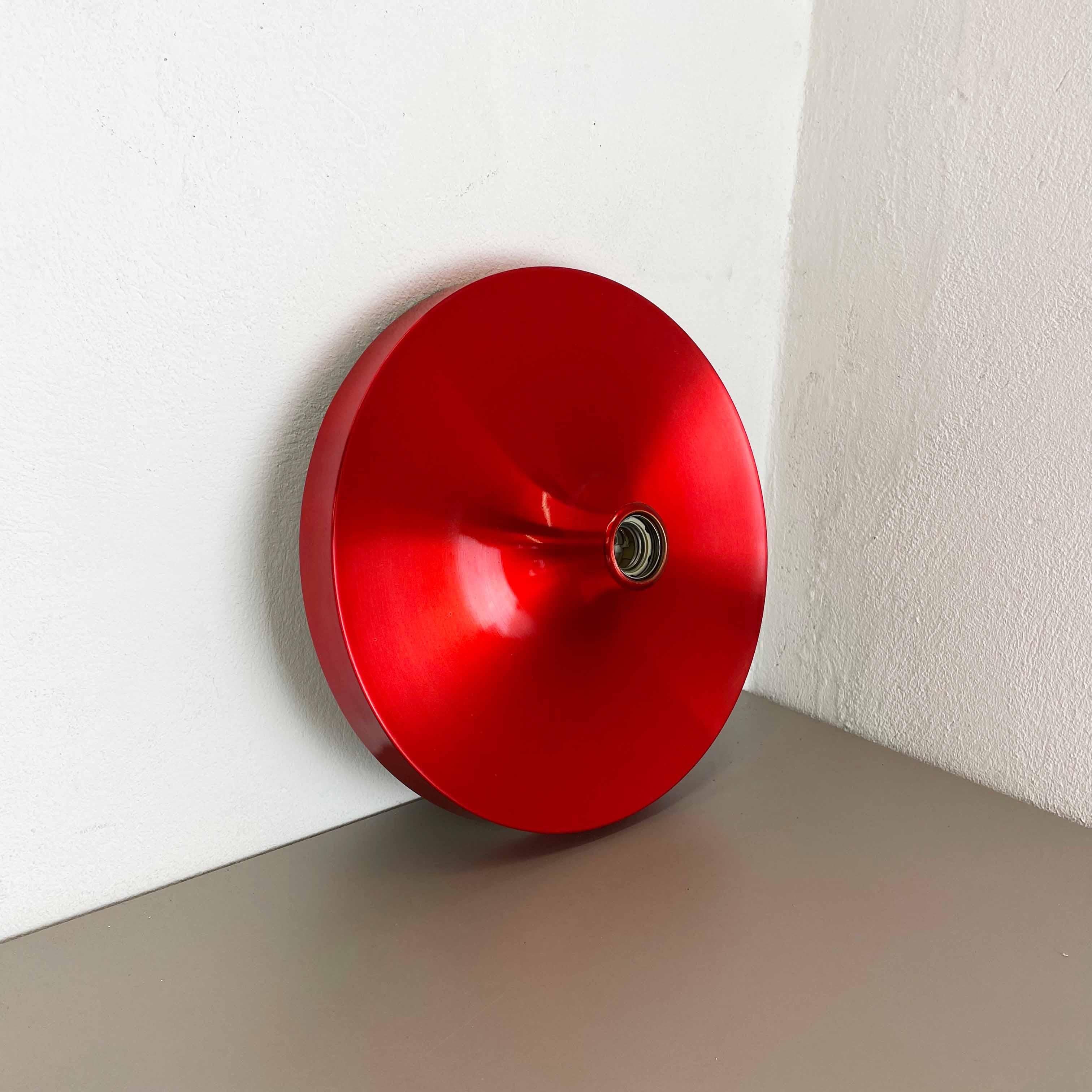 Rare Red Charlotte Perriand Disc Wall Light by Honsel, Germany 1960s In Good Condition For Sale In Kirchlengern, DE