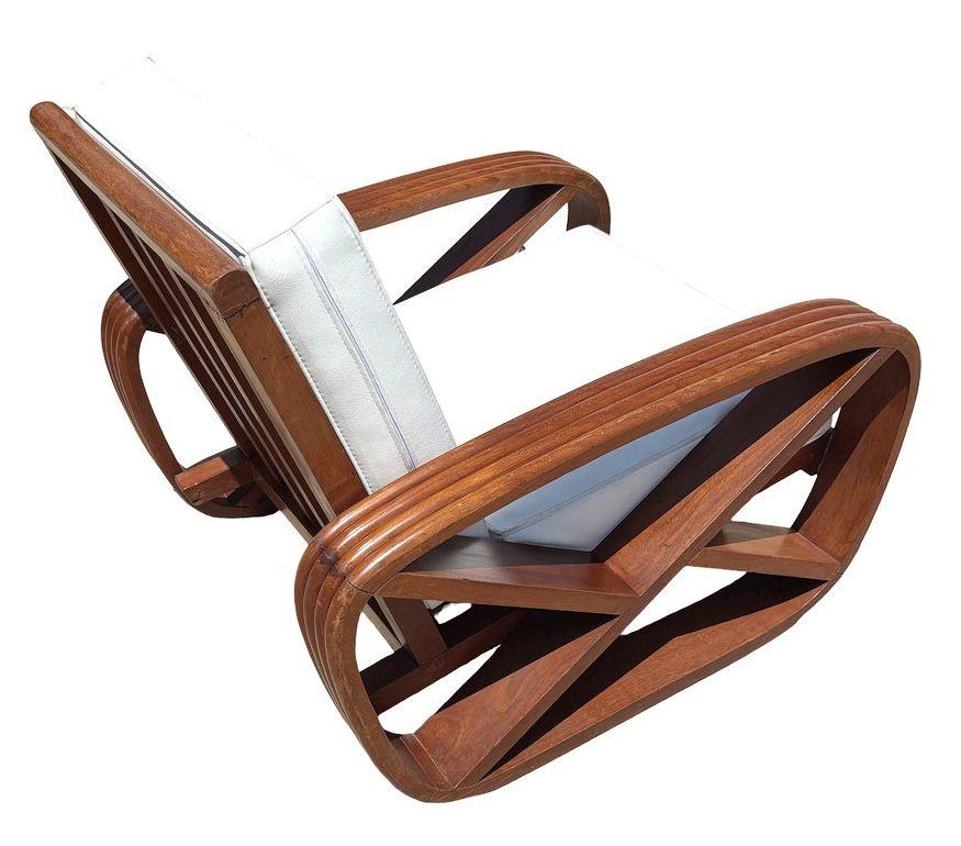 Bois Rare chaise longue en faux rotin à 4 brins en acajou sculpté, paire en vente