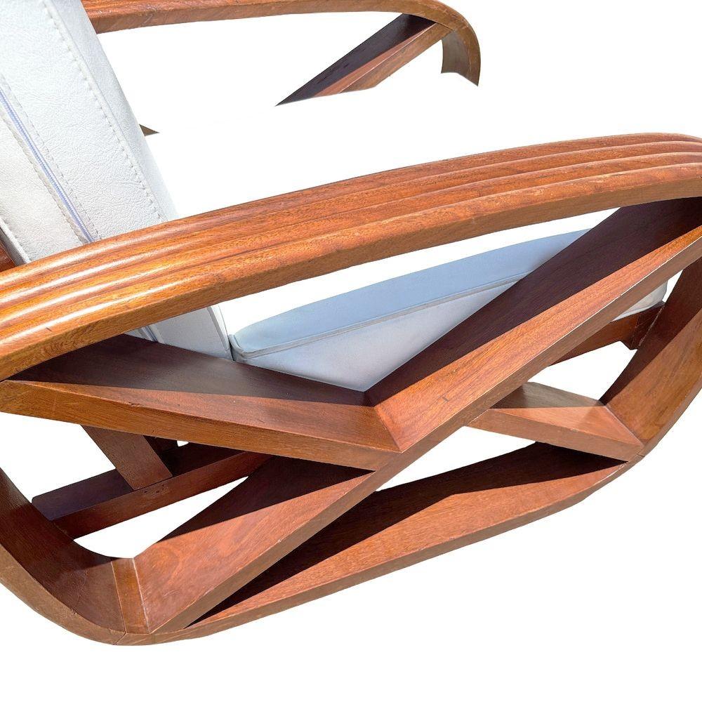 Rare chaise longue en faux rotin à 4 brins en acajou sculpté, paire en vente 1