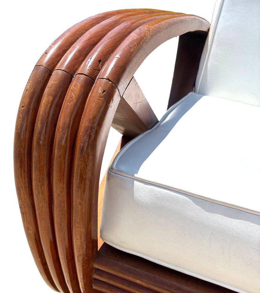 Rare chaise longue en faux rotin à 4 brins en acajou sculpté, paire en vente 2