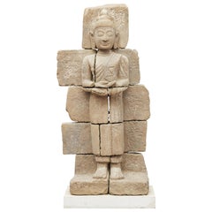 Seltener 400-600 Jahre alter burmesischer Sandstein-Buddha aus Sandstein geschnitzt