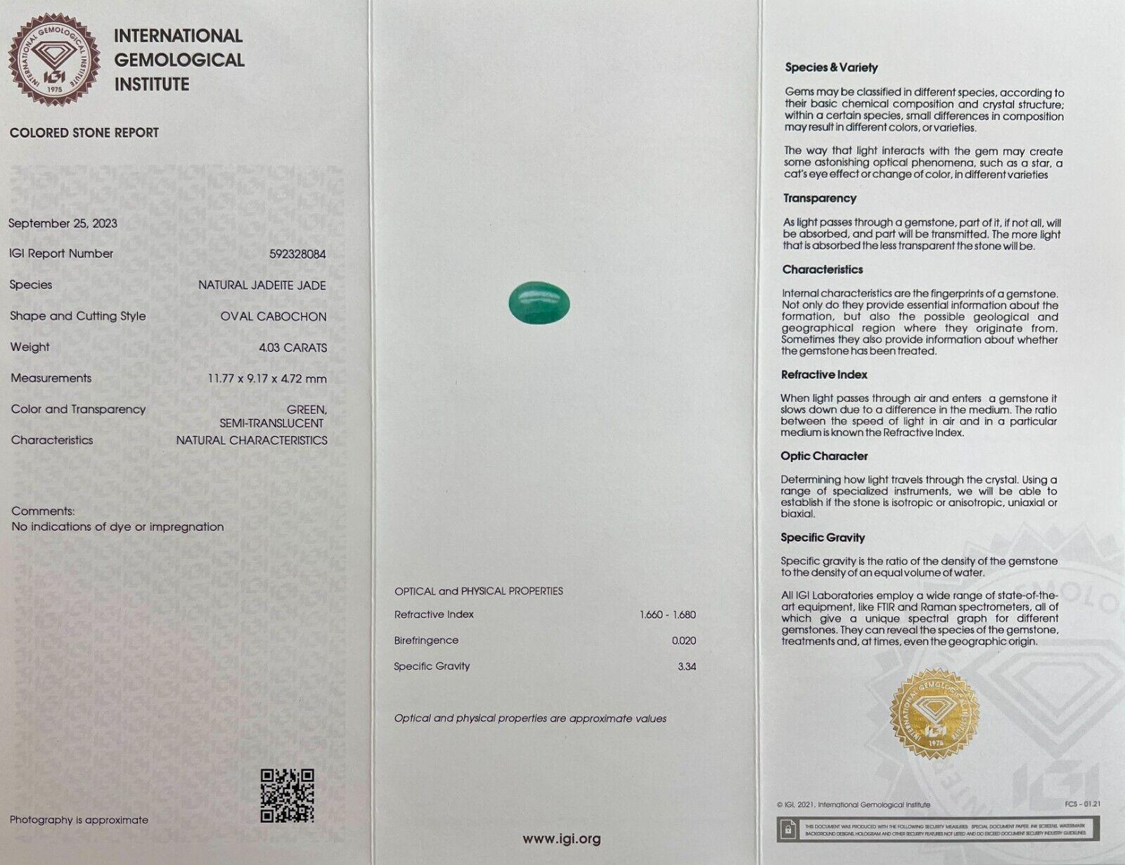 Rare 4.03ct IGI Certified Green Jadeite Jade 'A' Grade Oval Cabochon Loose Gem en vente 1