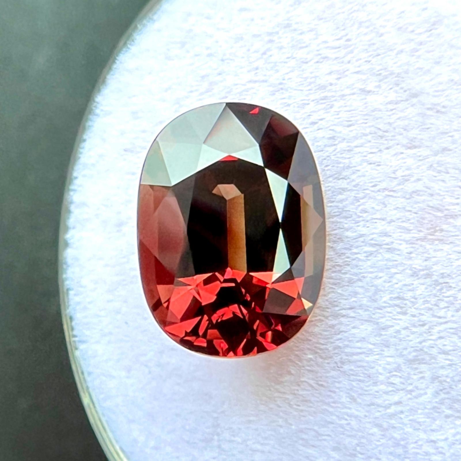 Raro granate de cambio de color certificado por la GIA de 4,10 ct Espessartina piropo oval natural en venta 5