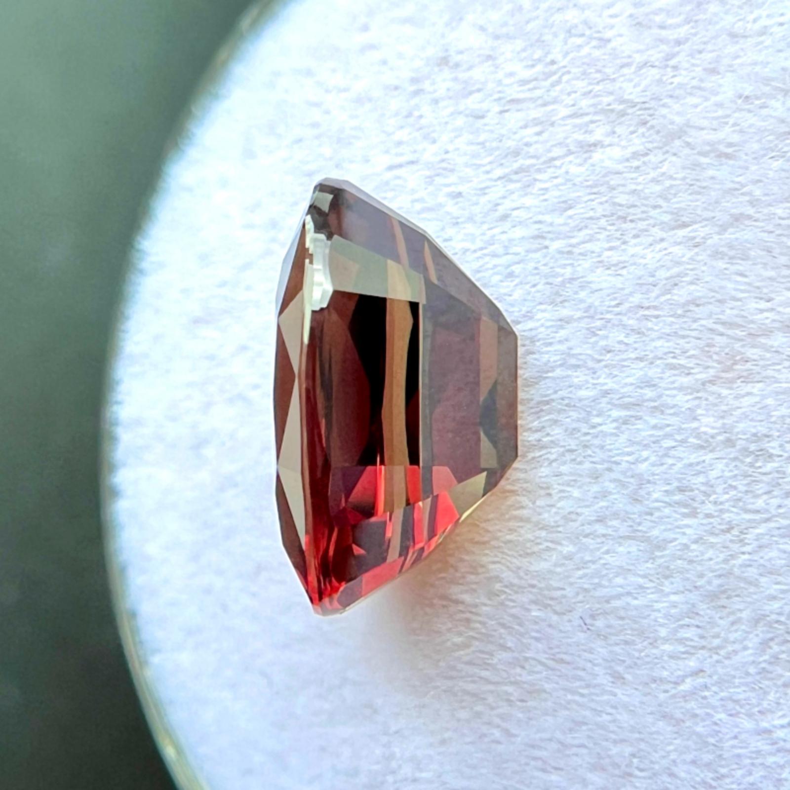 Raro granate de cambio de color certificado por la GIA de 4,10 ct Espessartina piropo oval natural en venta 7